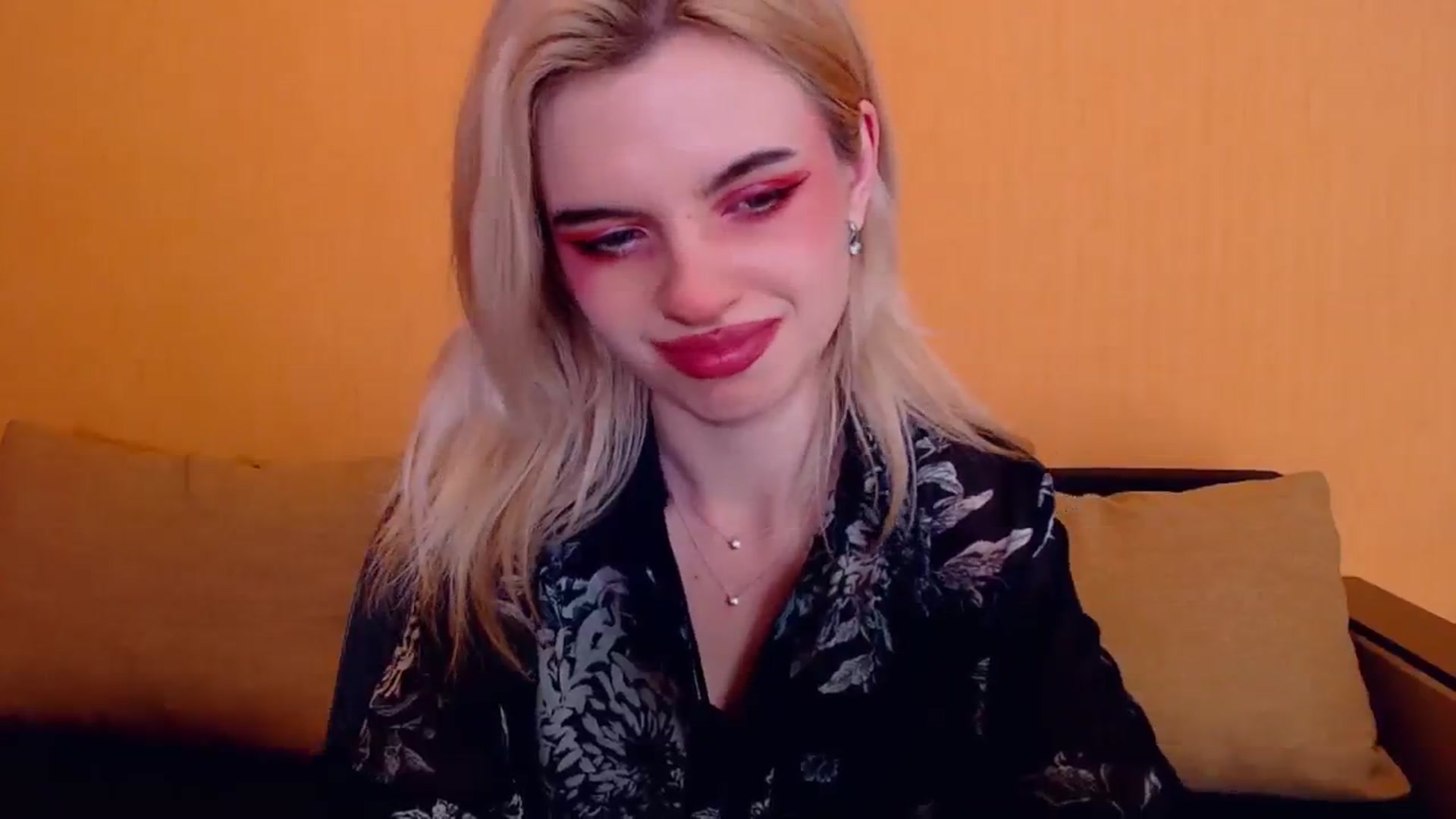Gallery image thumbnail from Erineys's myfreecams stream on, 01/06/2024, 18:33 image 2 of 20
