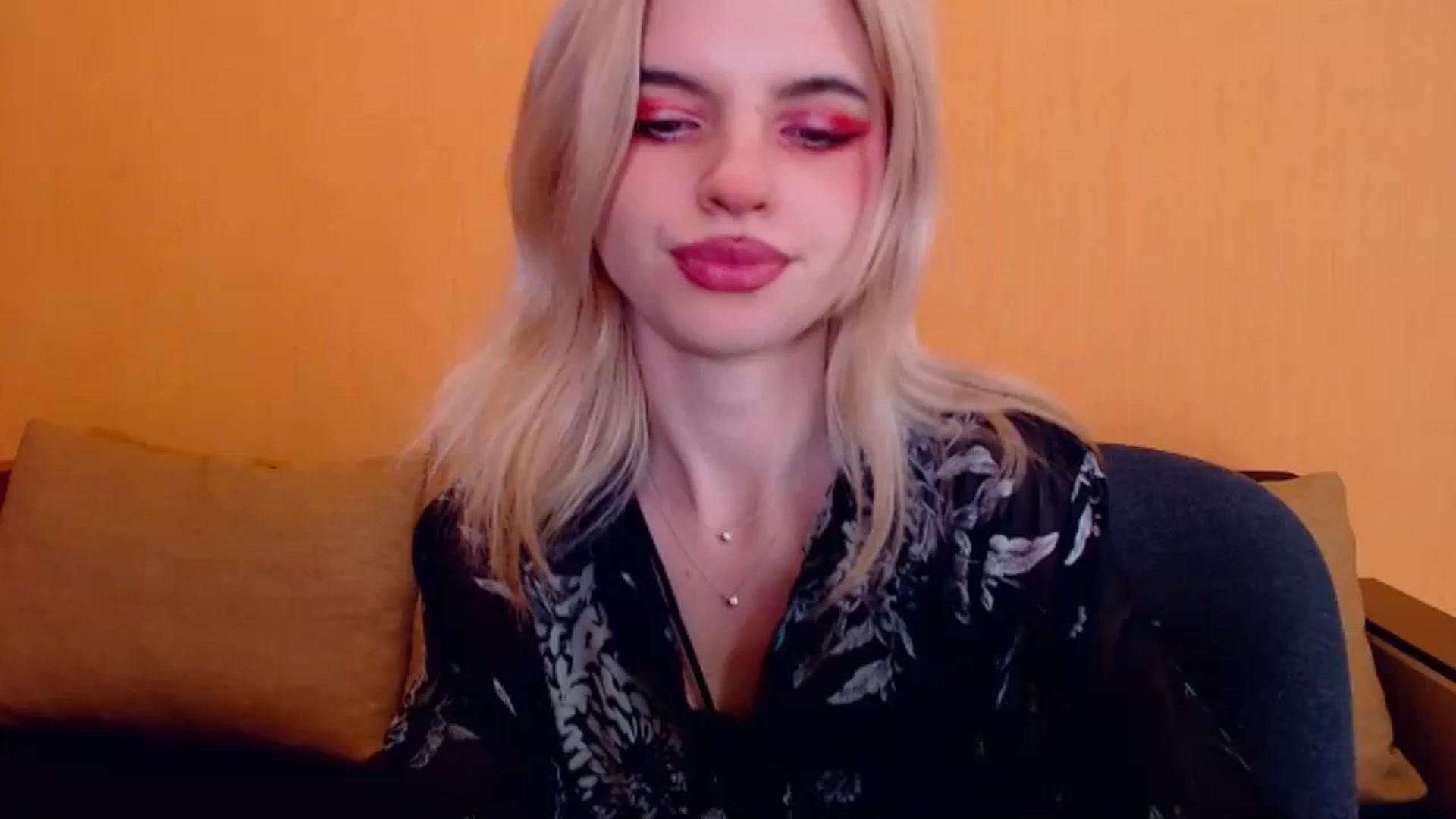 Gallery image thumbnail from Erineys's myfreecams stream on, 01/06/2024, 18:33 image 16 of 20