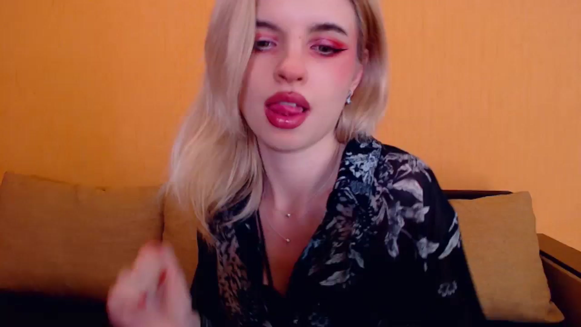 Gallery image thumbnail from Erineys's myfreecams stream on, 01/06/2024, 18:33 image 9 of 20