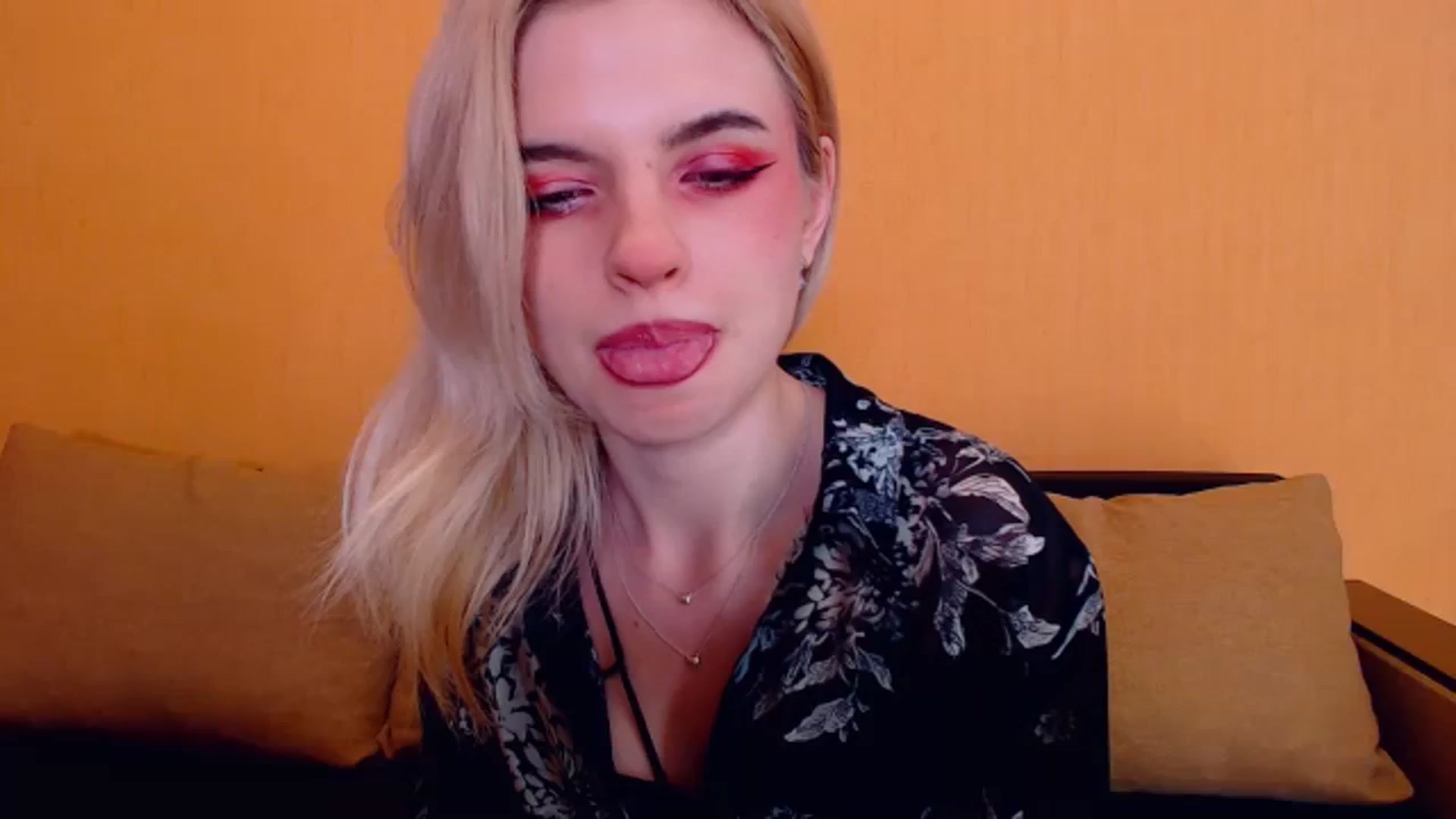 Gallery image thumbnail from Erineys's myfreecams stream on, 01/06/2024, 18:33 image 7 of 20