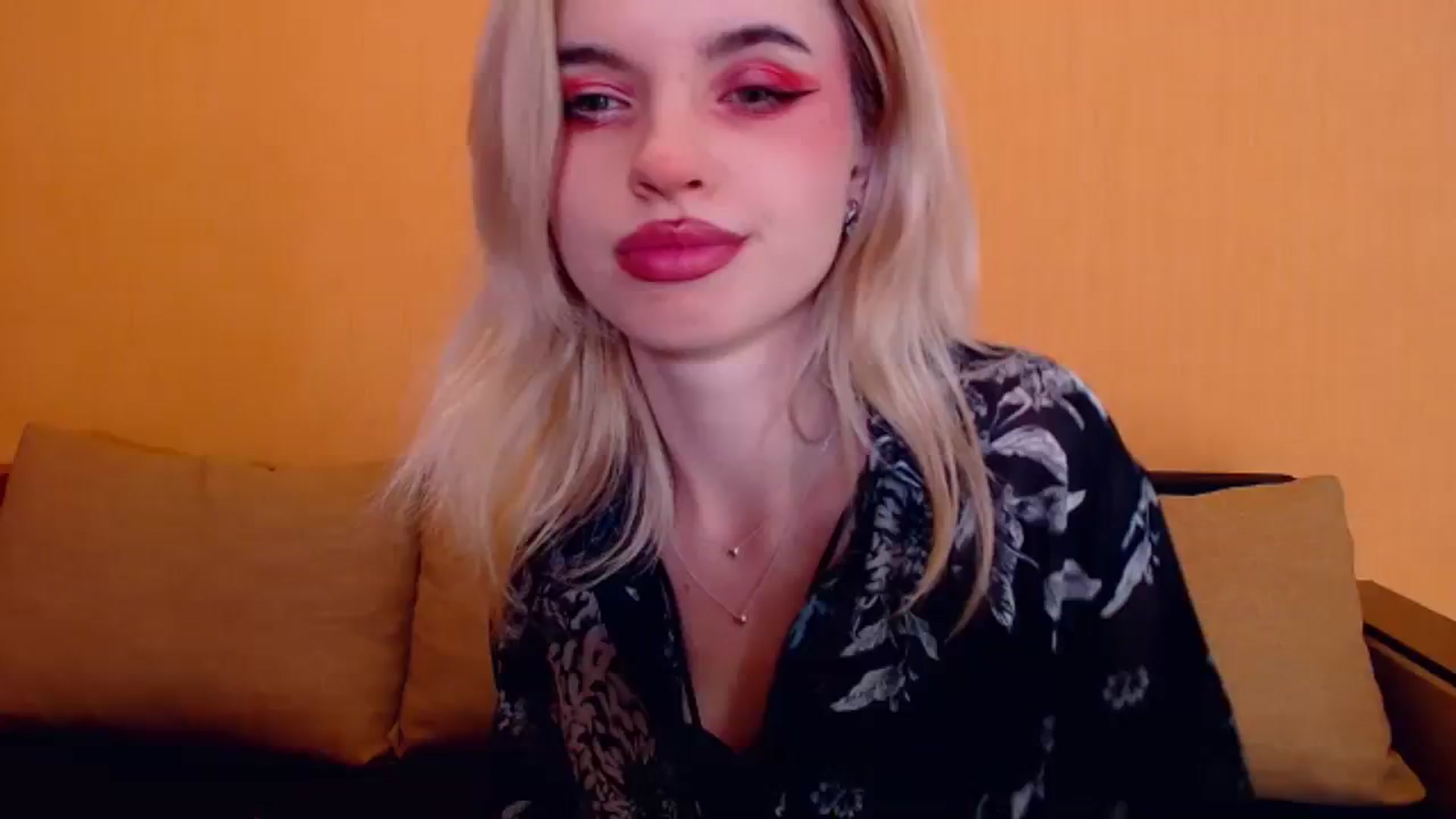Gallery image thumbnail from Erineys's myfreecams stream on, 01/06/2024, 18:33 image 12 of 20