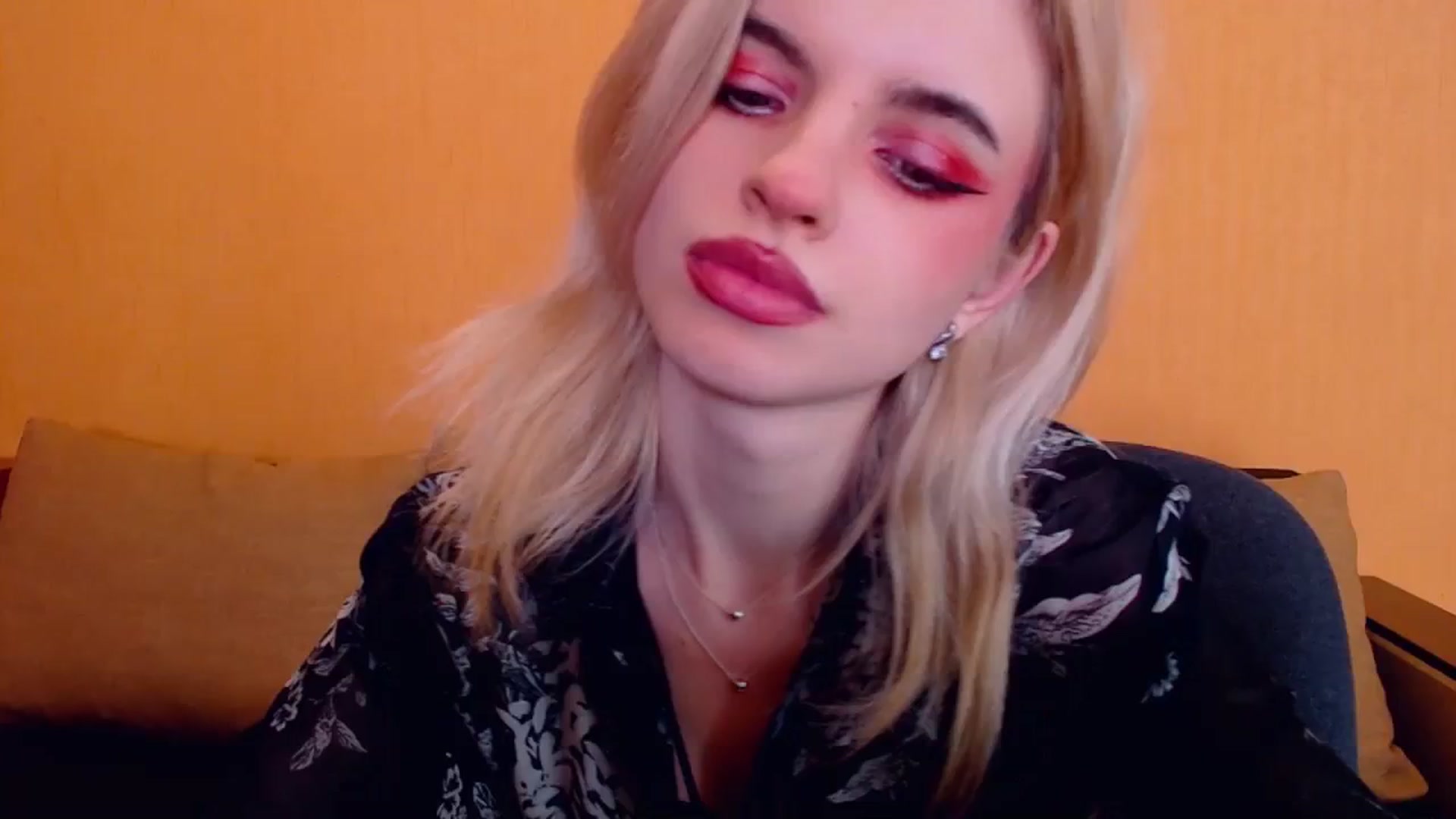 Gallery image thumbnail from Erineys's myfreecams stream on, 01/06/2024, 18:33 image 17 of 20