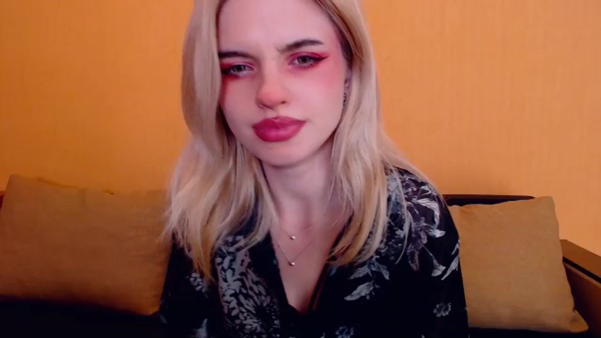 Gallery image thumbnail from Erineys's myfreecams stream on, 01/06/2024, 18:33 image 13 of 20