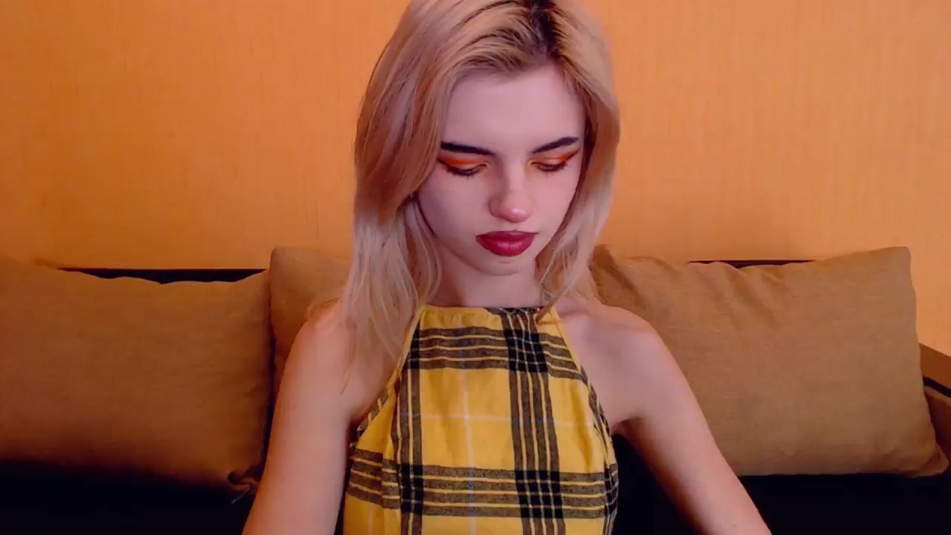Gallery image thumbnail from Erineys's myfreecams stream on, 01/07/2024, 16:45 image 16 of 20