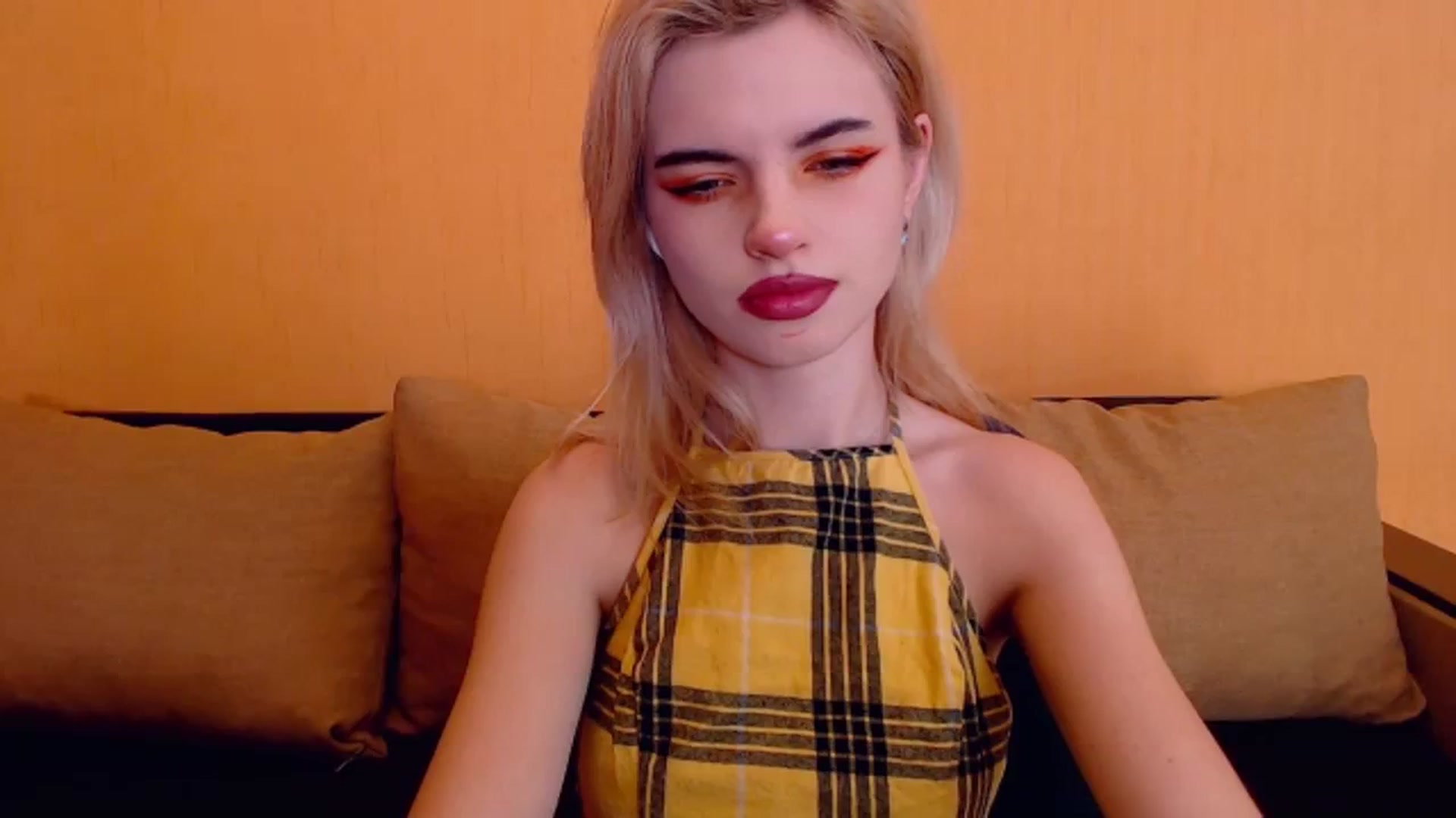 Gallery image thumbnail from Erineys's myfreecams stream on, 01/07/2024, 16:45 image 14 of 20