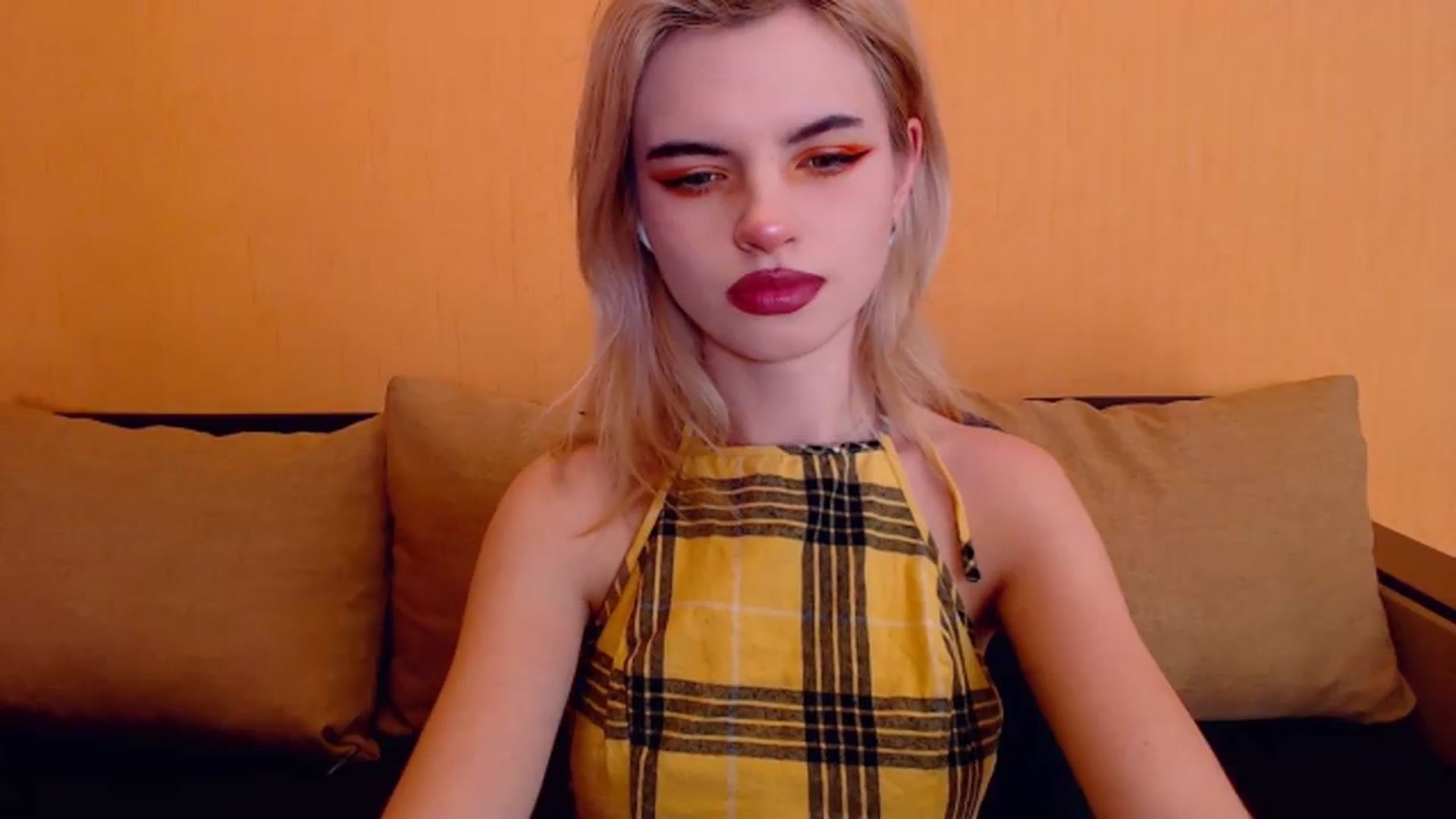 Gallery image thumbnail from Erineys's myfreecams stream on, 01/07/2024, 16:45 image 4 of 20