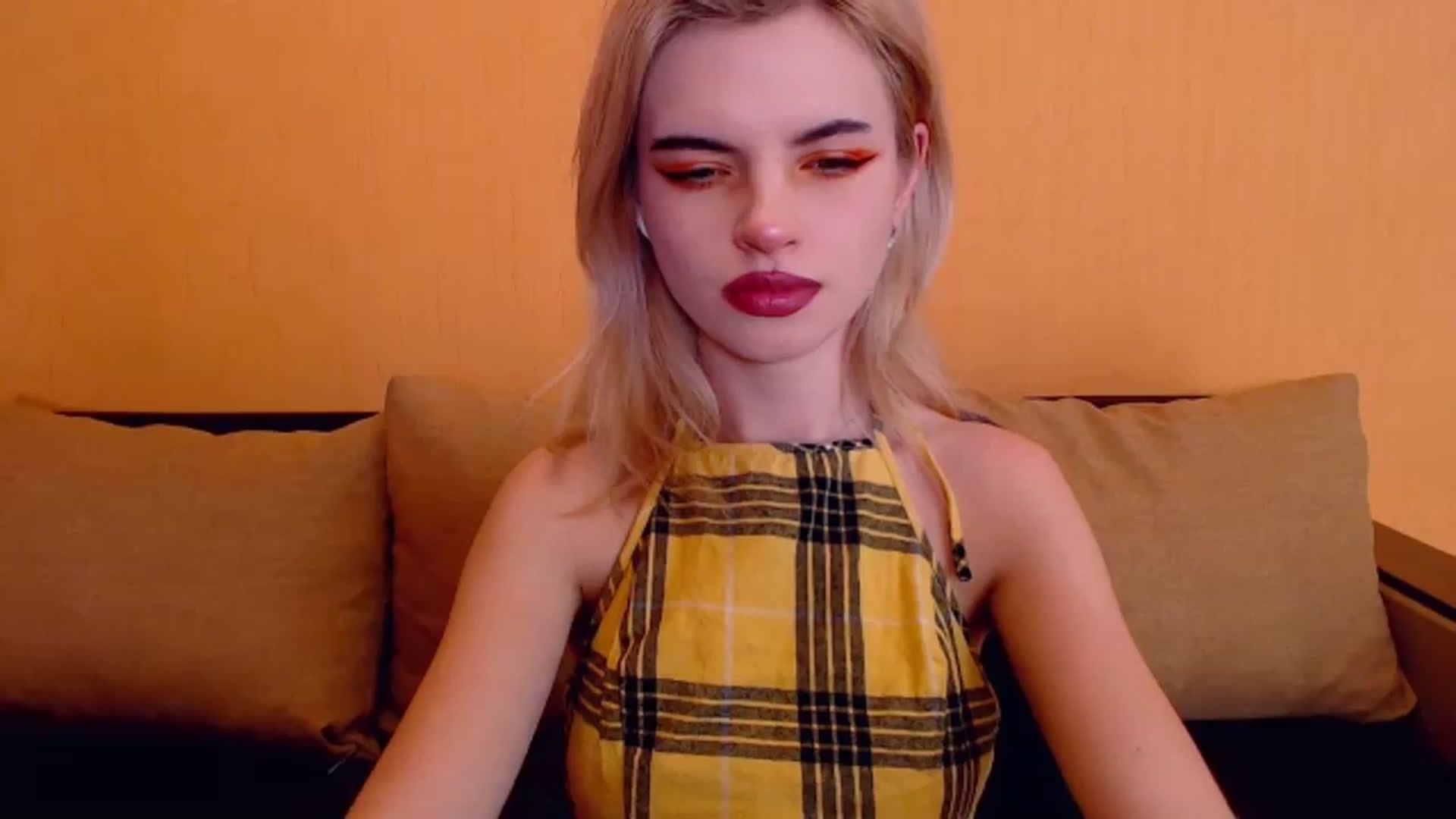 Gallery image thumbnail from Erineys's myfreecams stream on, 01/07/2024, 16:45 image 2 of 20
