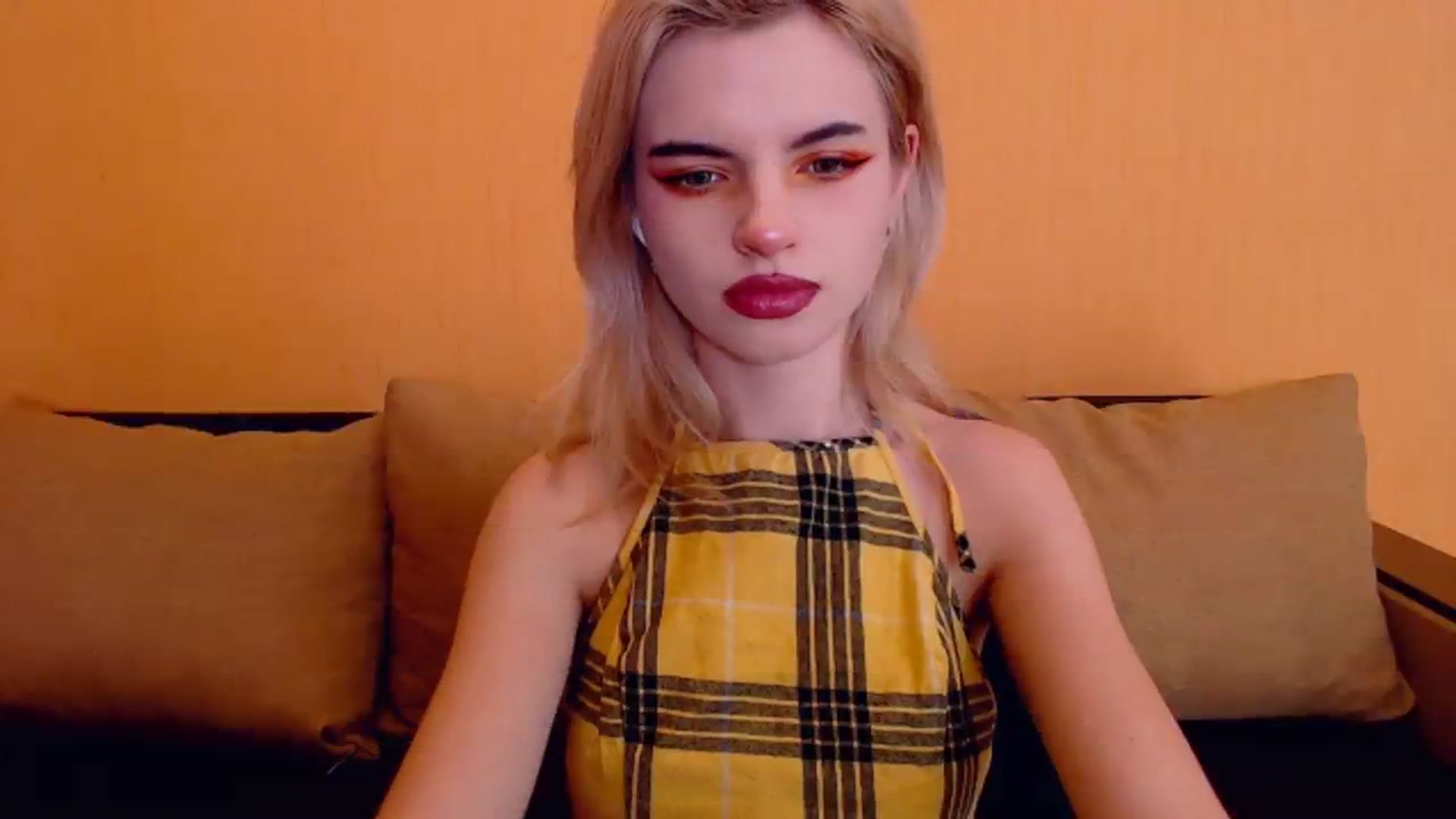 Gallery image thumbnail from Erineys's myfreecams stream on, 01/07/2024, 16:45 image 3 of 20