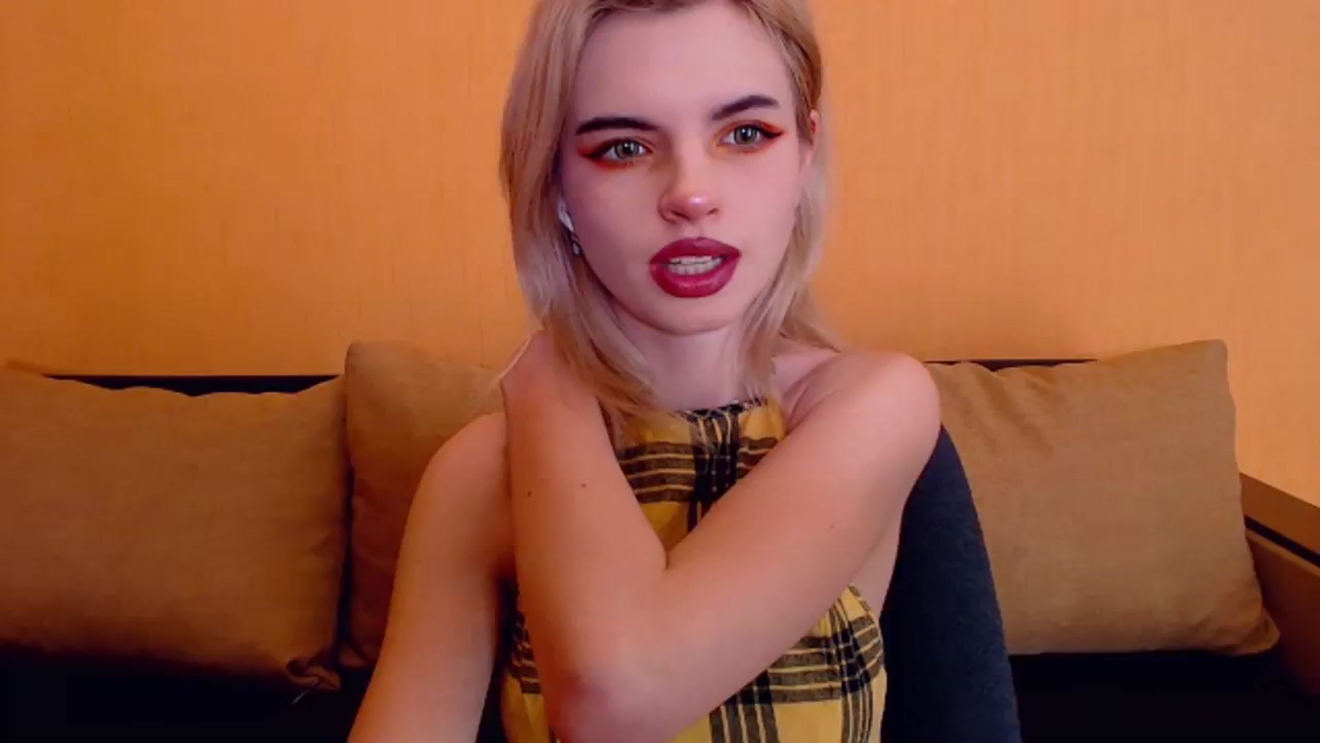Gallery image thumbnail from Erineys's myfreecams stream on, 01/07/2024, 16:45 image 10 of 20