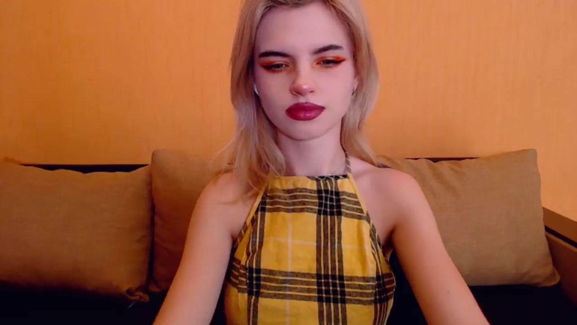 Gallery image thumbnail from Erineys's myfreecams stream on, 01/07/2024, 16:45 image 6 of 20