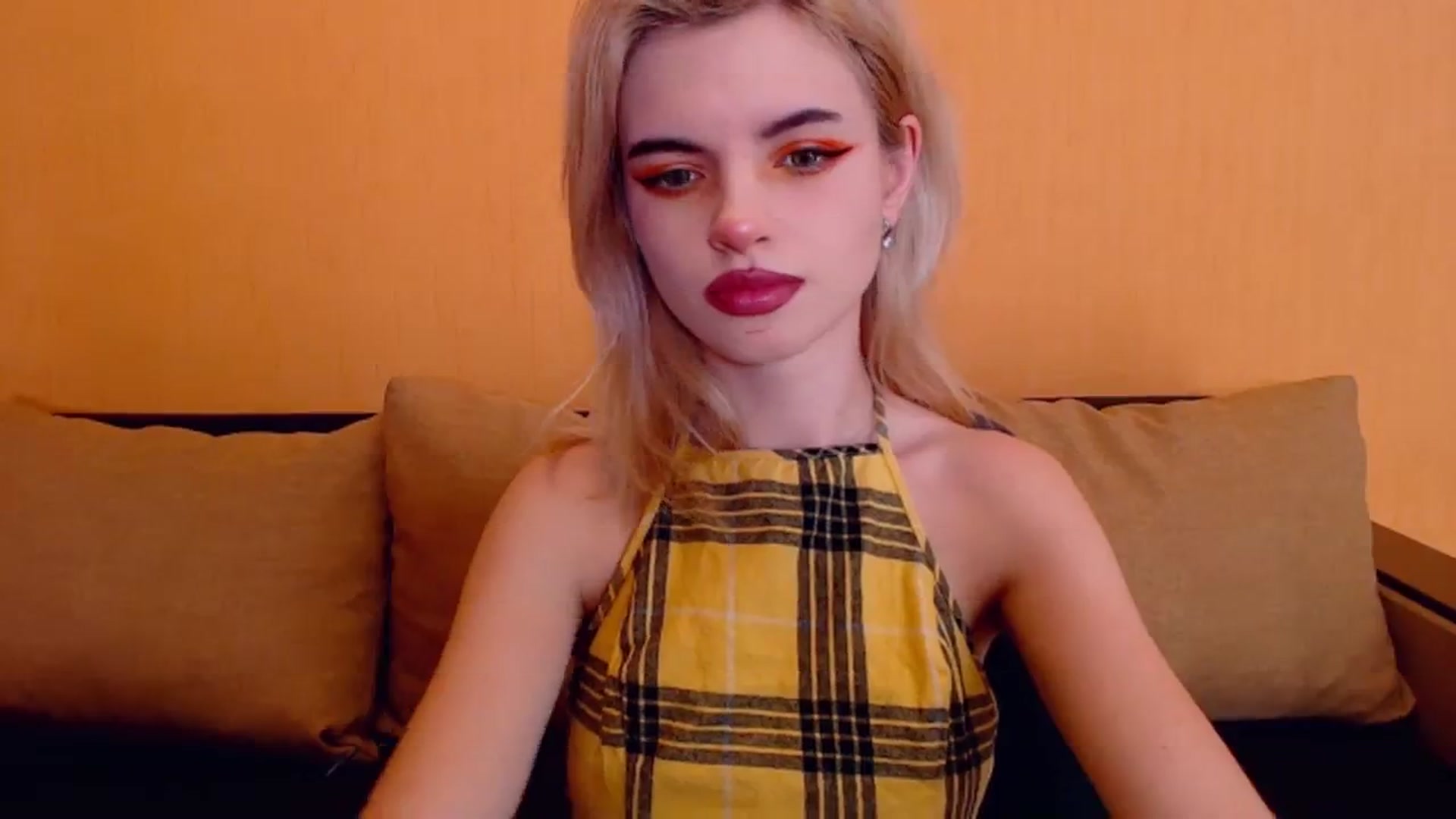 Gallery image thumbnail from Erineys's myfreecams stream on, 01/07/2024, 16:45 image 13 of 20