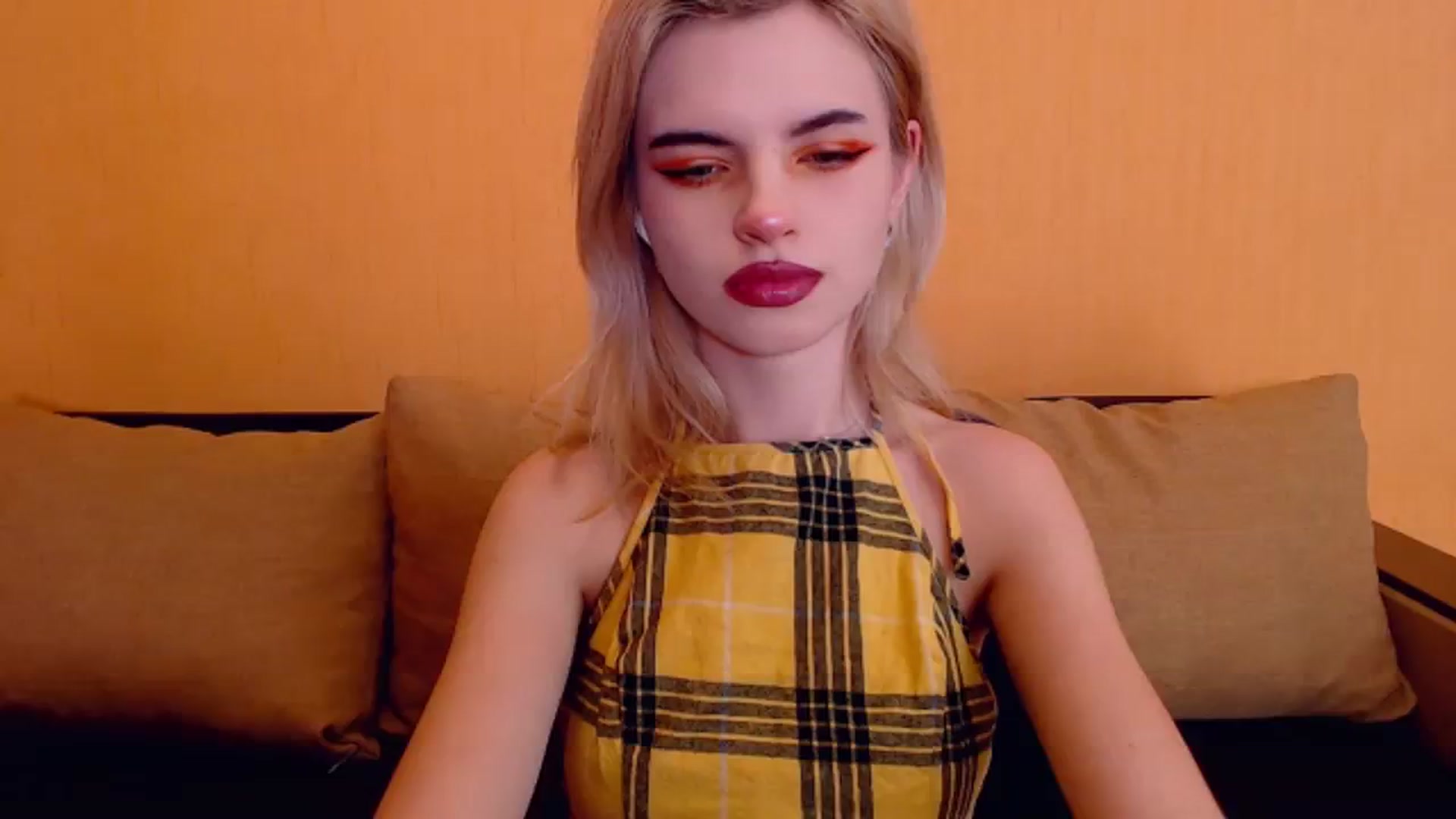 Gallery image thumbnail from Erineys's myfreecams stream on, 01/07/2024, 16:45 image 1 of 20