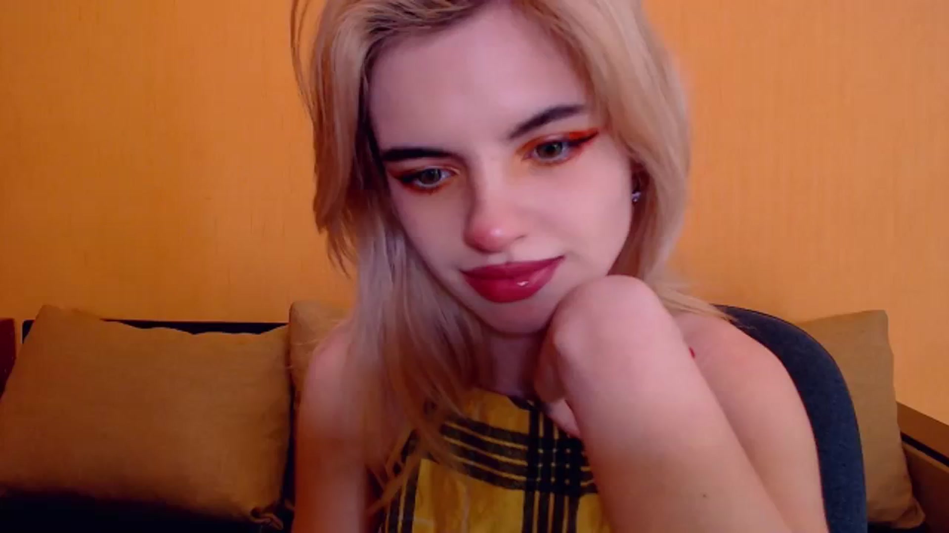 Gallery image thumbnail from Erineys's myfreecams stream on, 01/07/2024, 18:47 image 10 of 20