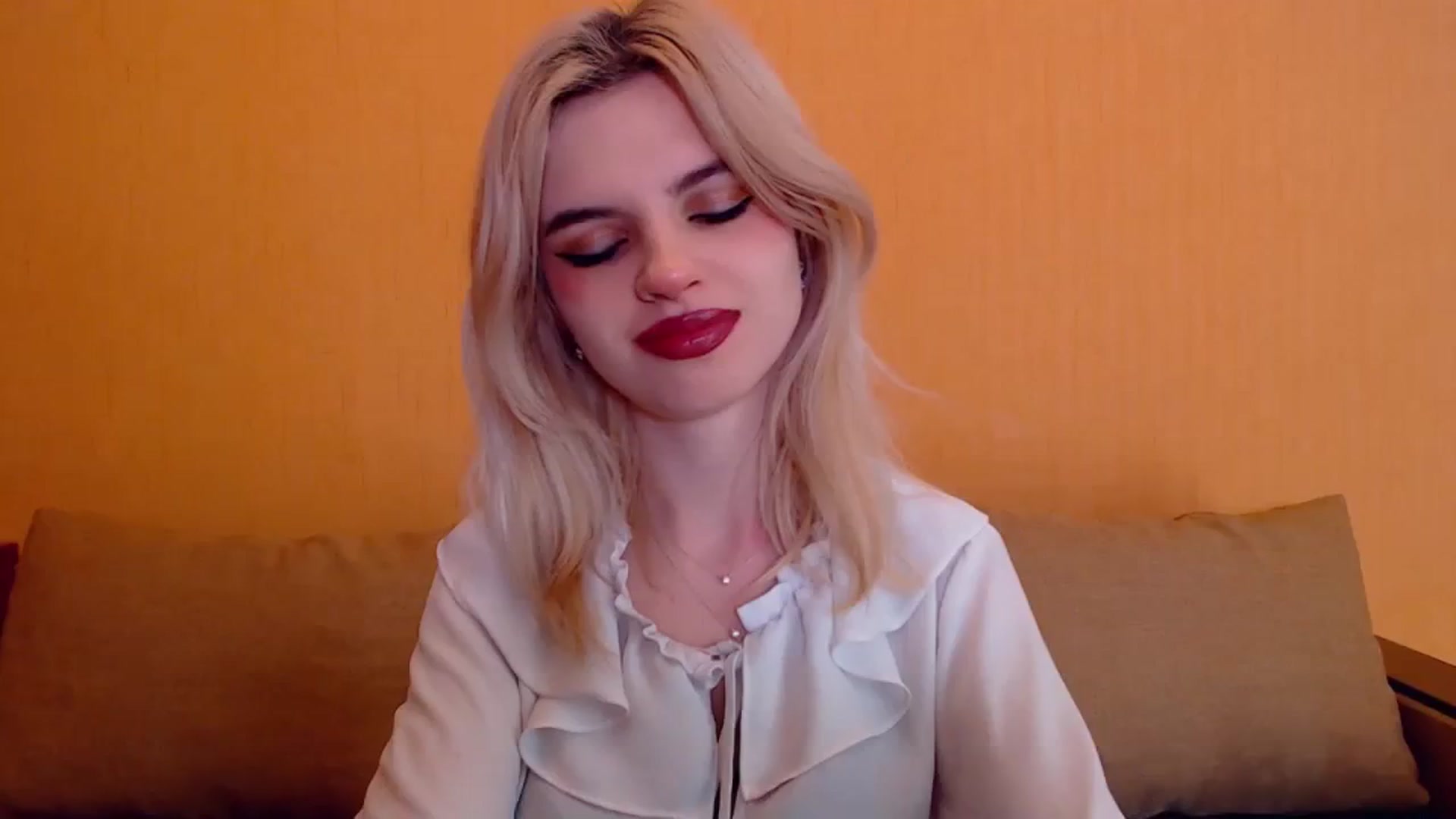 Gallery image thumbnail from Erineys's myfreecams stream on, 01/11/2024, 14:52 image 16 of 20