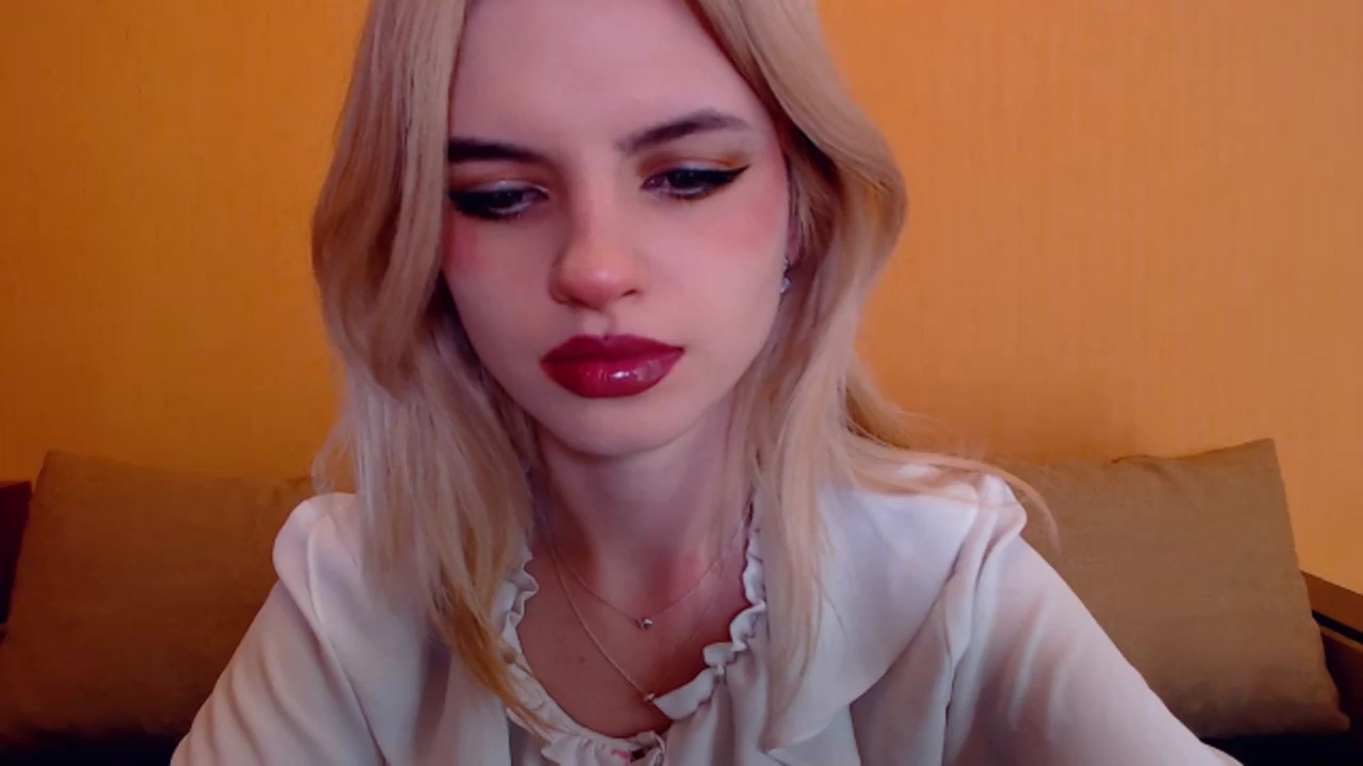 Gallery image thumbnail from Erineys's myfreecams stream on, 01/11/2024, 14:52 image 14 of 20