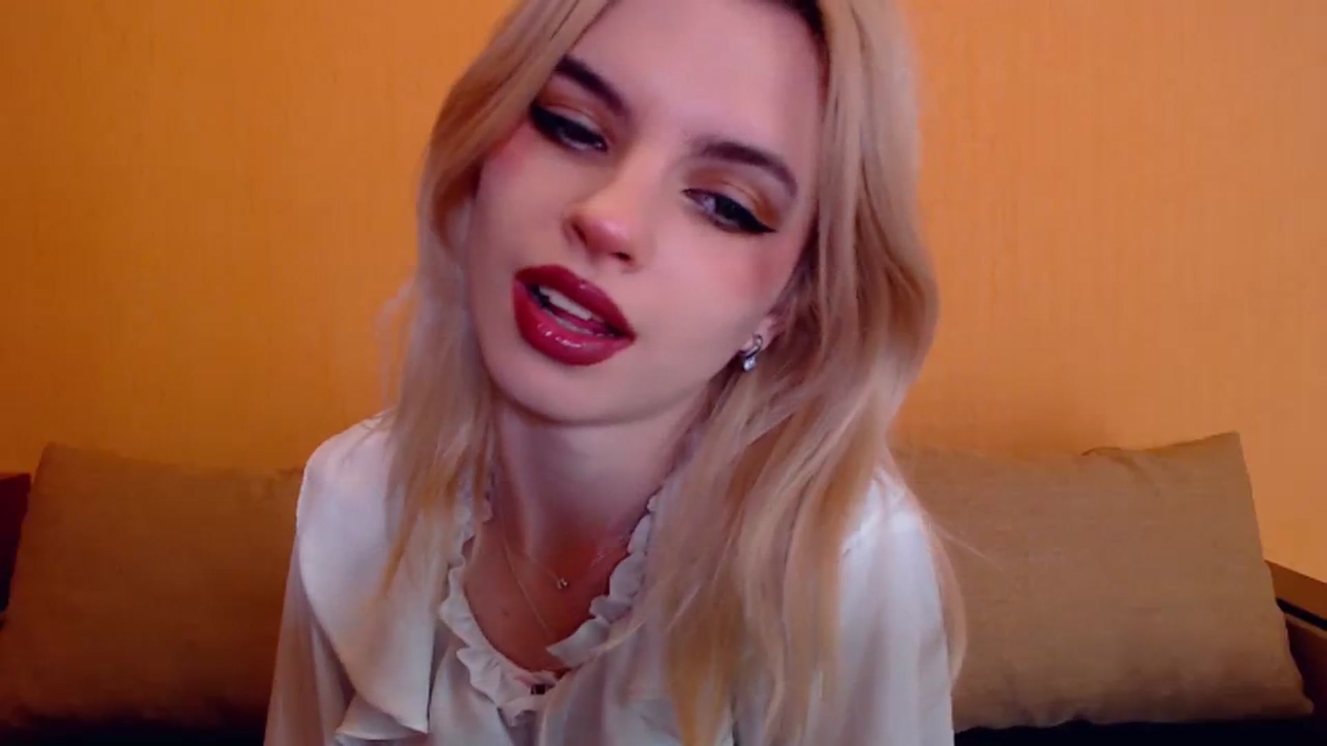 Gallery image thumbnail from Erineys's myfreecams stream on, 01/11/2024, 14:52 image 12 of 20