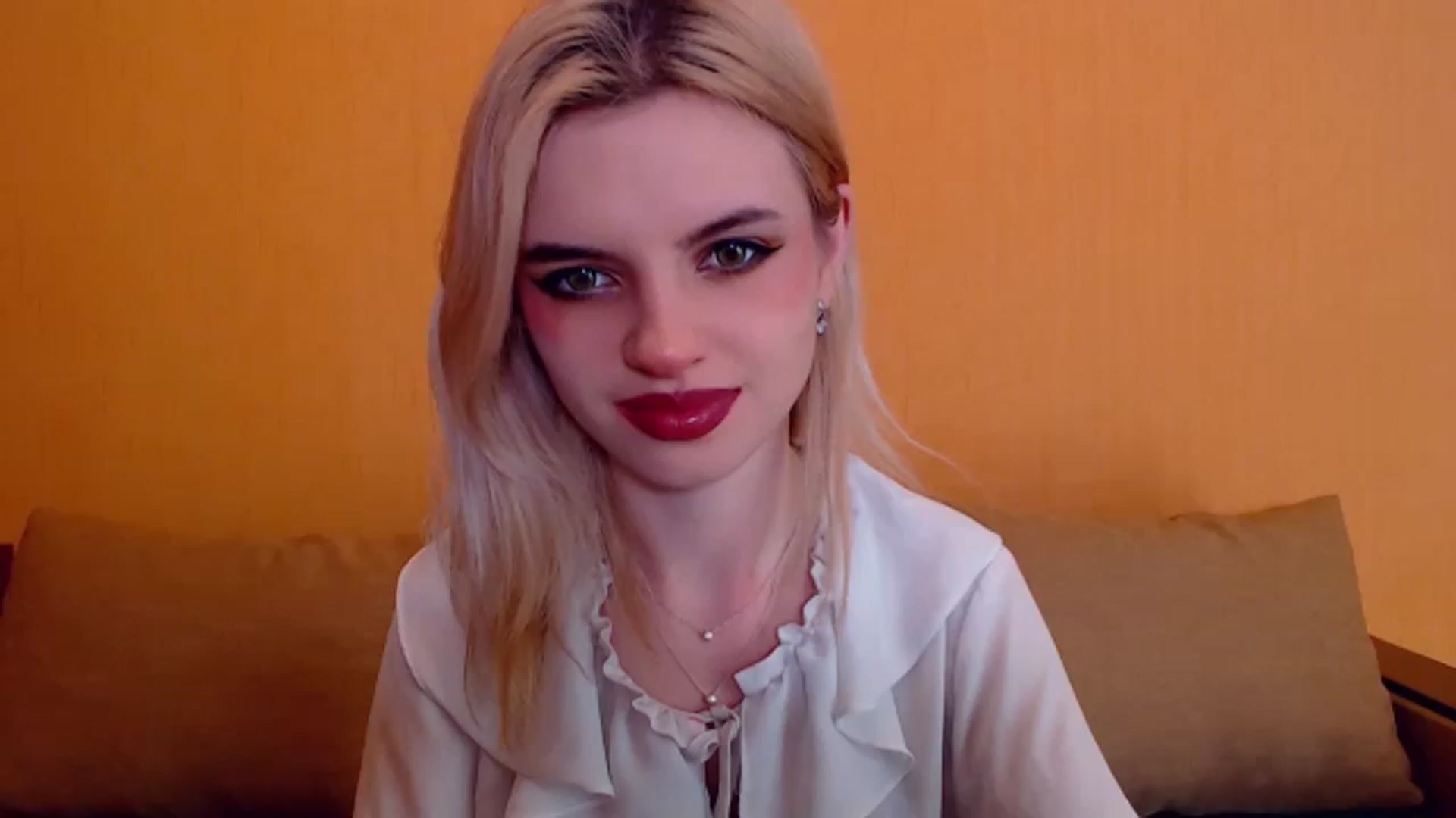 Gallery image thumbnail from Erineys's myfreecams stream on, 01/11/2024, 14:52 image 19 of 20