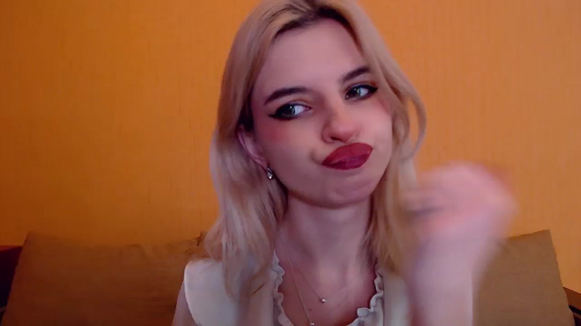 Gallery image thumbnail from Erineys's myfreecams stream on, 01/11/2024, 14:52 image 1 of 20