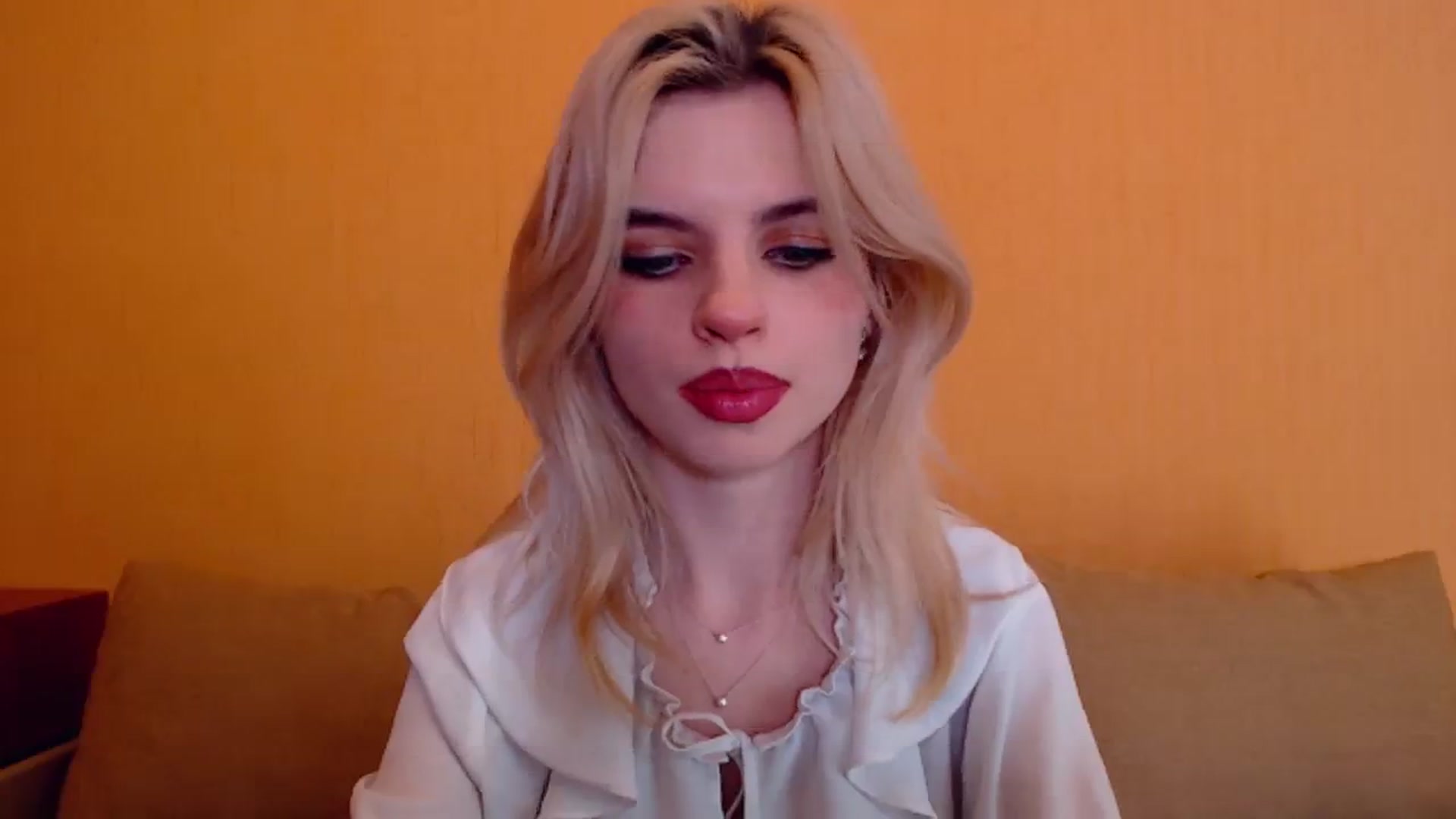Gallery image thumbnail from Erineys's myfreecams stream on, 01/11/2024, 17:03 image 15 of 20