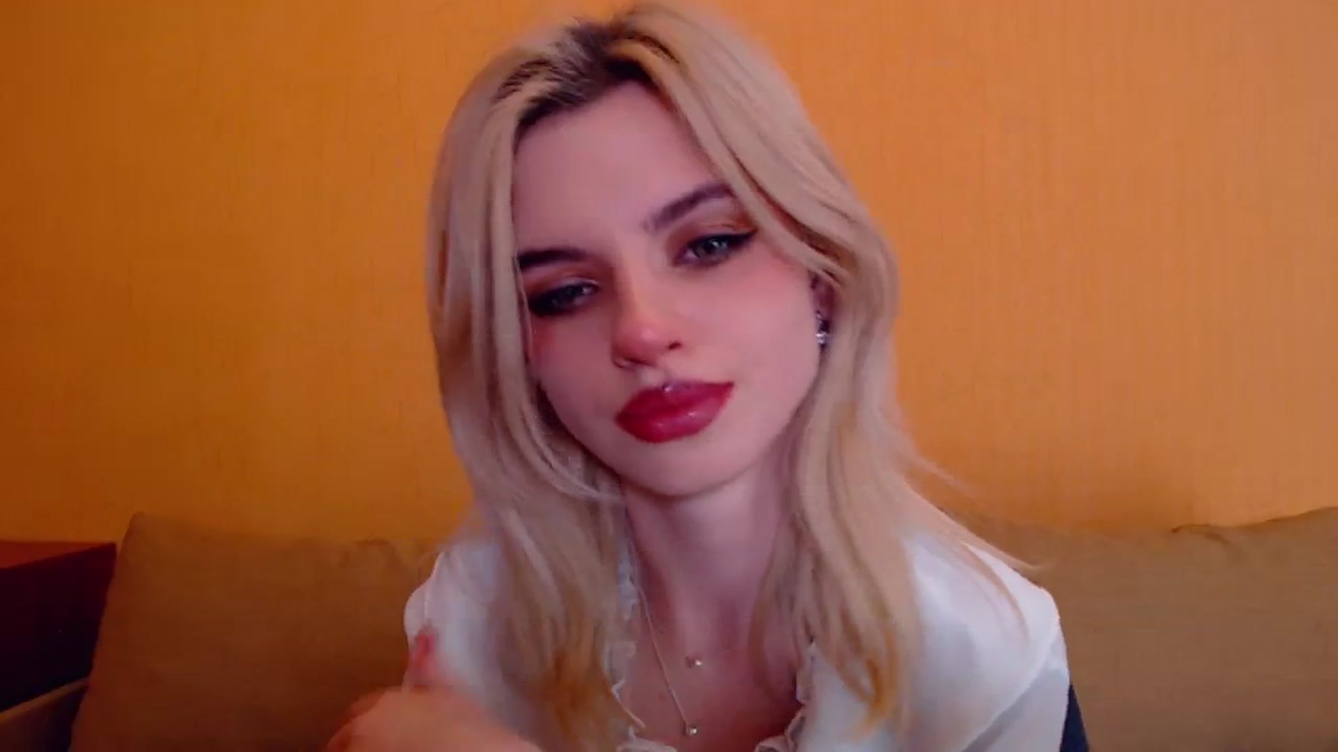 Gallery image thumbnail from Erineys's myfreecams stream on, 01/11/2024, 17:03 image 7 of 20