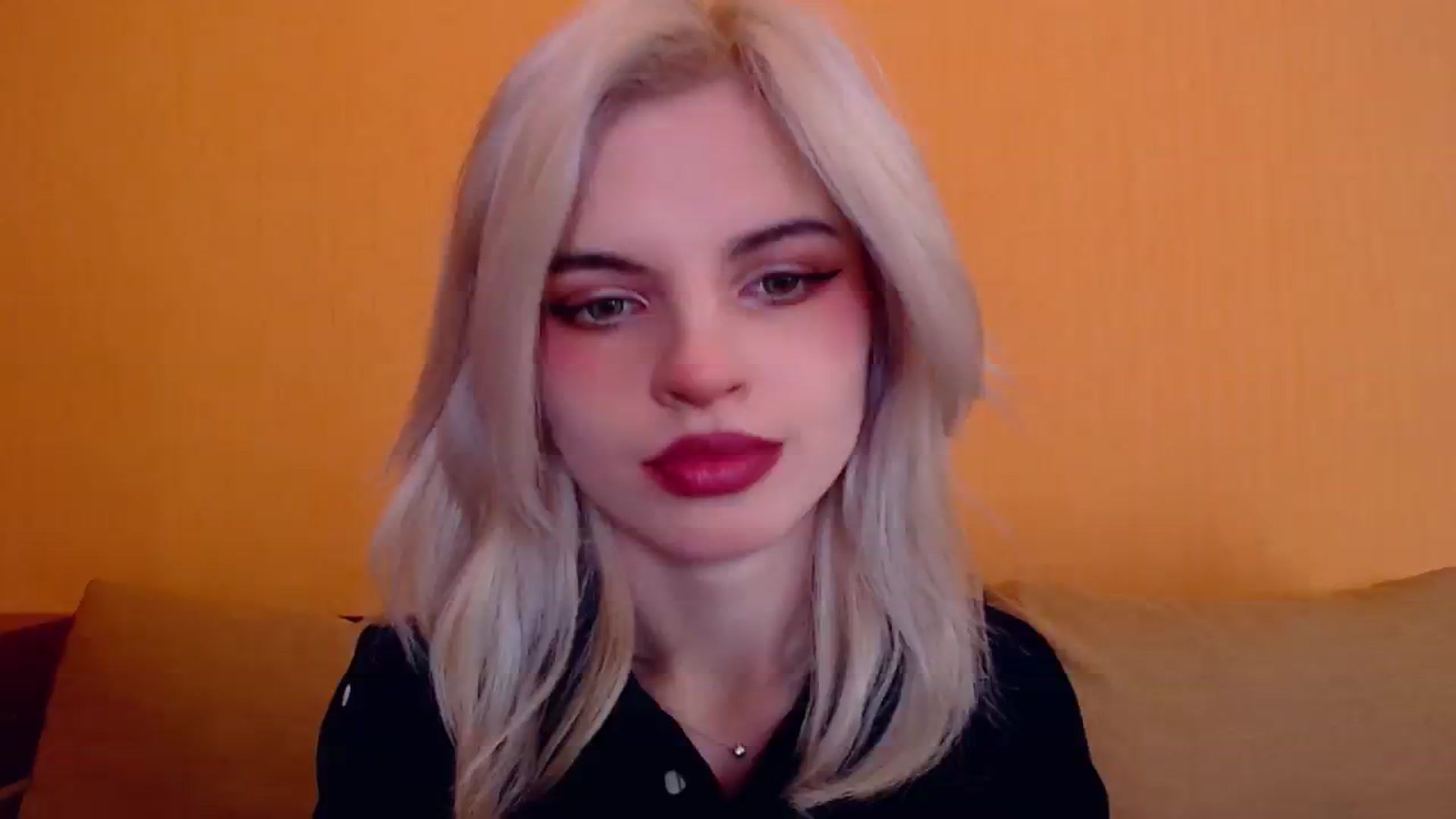 Gallery image thumbnail from Erineys's myfreecams stream on, 01/12/2024, 15:33 image 2 of 20