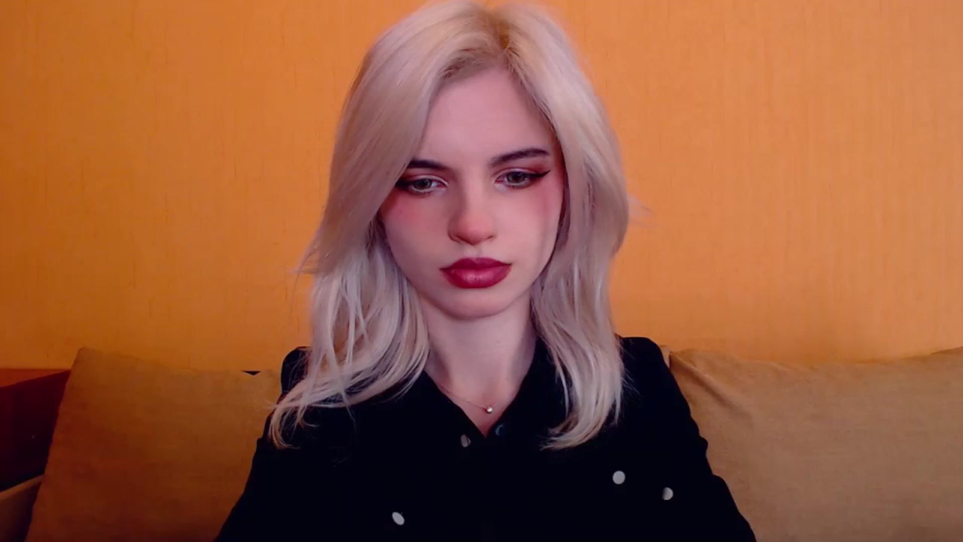 Gallery image thumbnail from Erineys's myfreecams stream on, 01/12/2024, 15:33 image 17 of 20