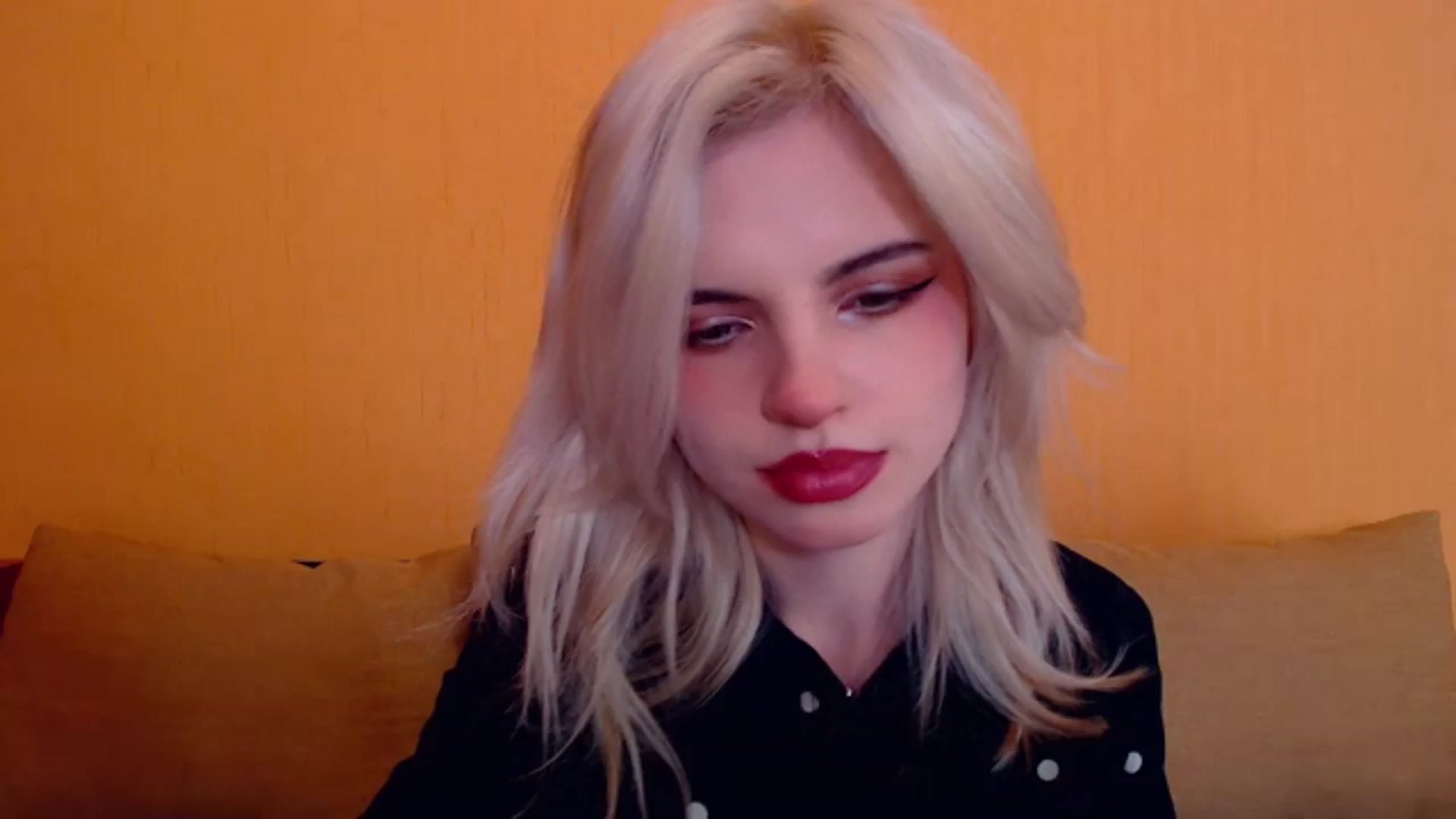 Gallery image thumbnail from Erineys's myfreecams stream on, 01/12/2024, 18:02 image 14 of 20