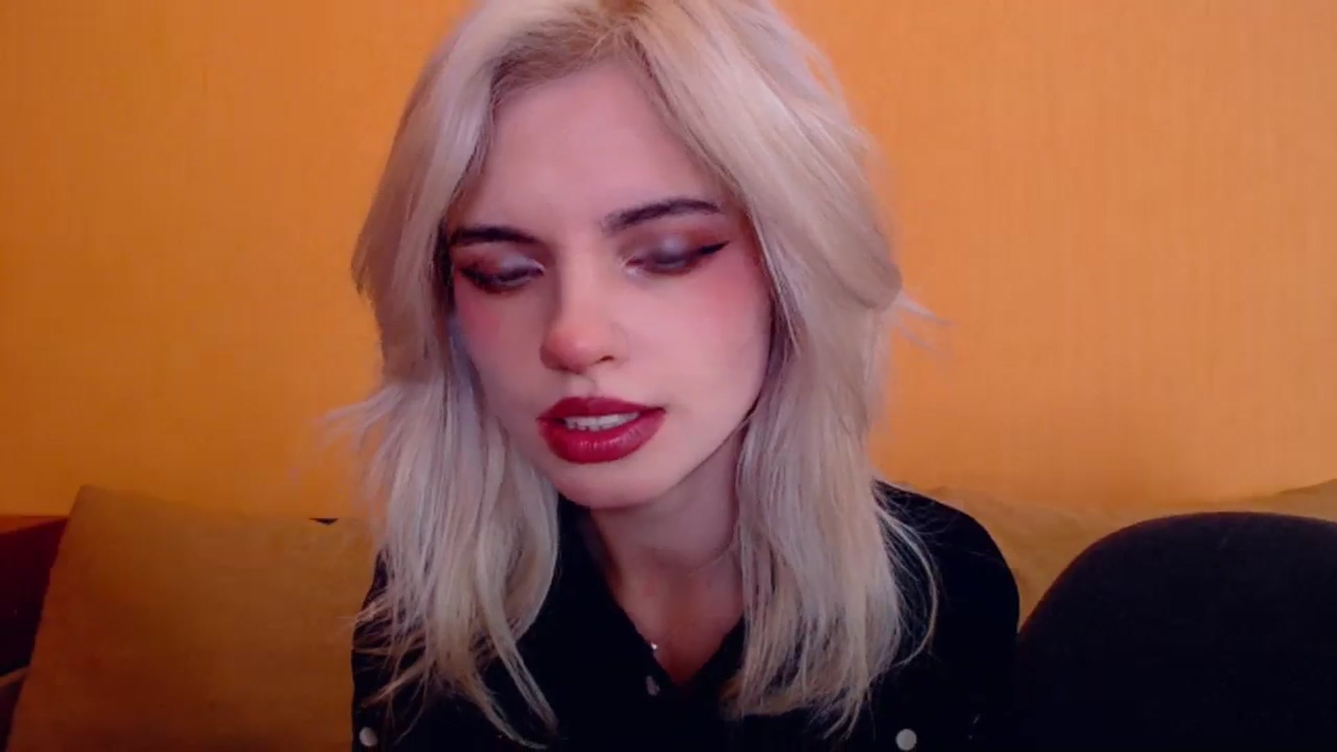 Gallery image thumbnail from Erineys's myfreecams stream on, 01/12/2024, 18:02 image 4 of 20
