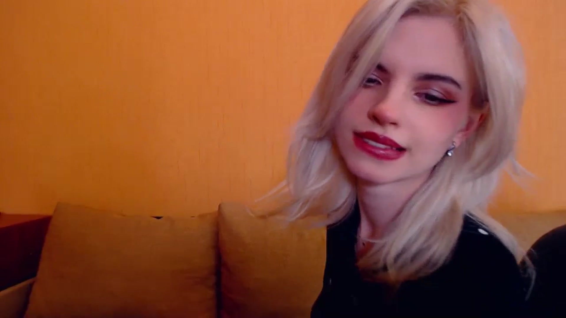 Gallery image thumbnail from Erineys's myfreecams stream on, 01/12/2024, 18:02 image 8 of 20