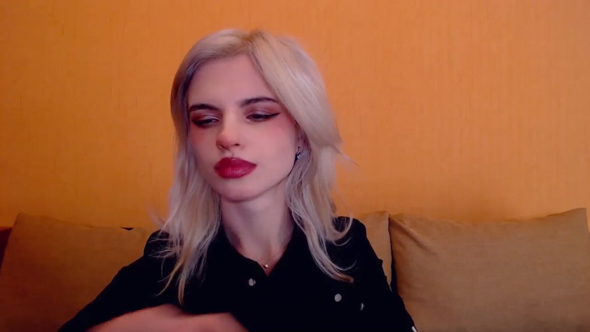 Gallery image thumbnail from Erineys's myfreecams stream on, 01/12/2024, 18:02 image 15 of 20