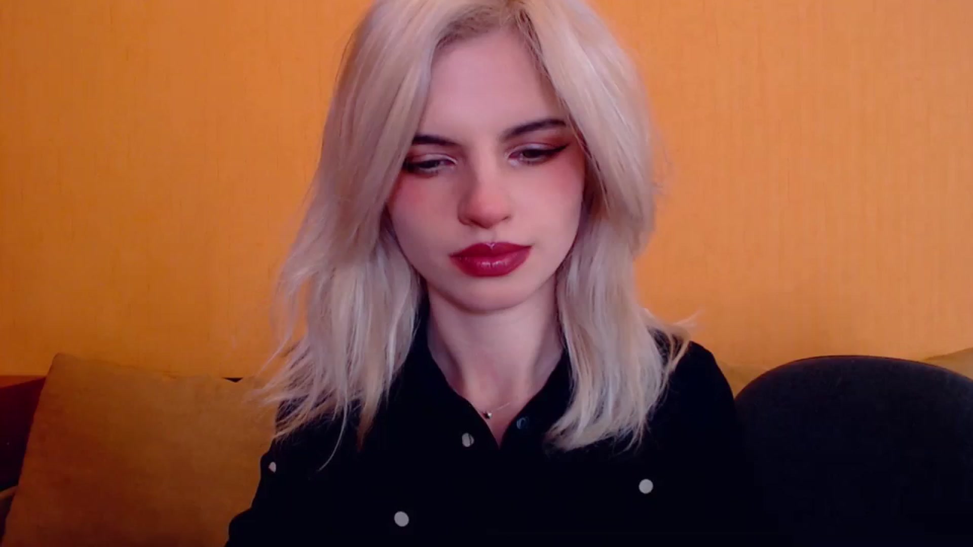 Gallery image thumbnail from Erineys's myfreecams stream on, 01/12/2024, 18:02 image 3 of 20