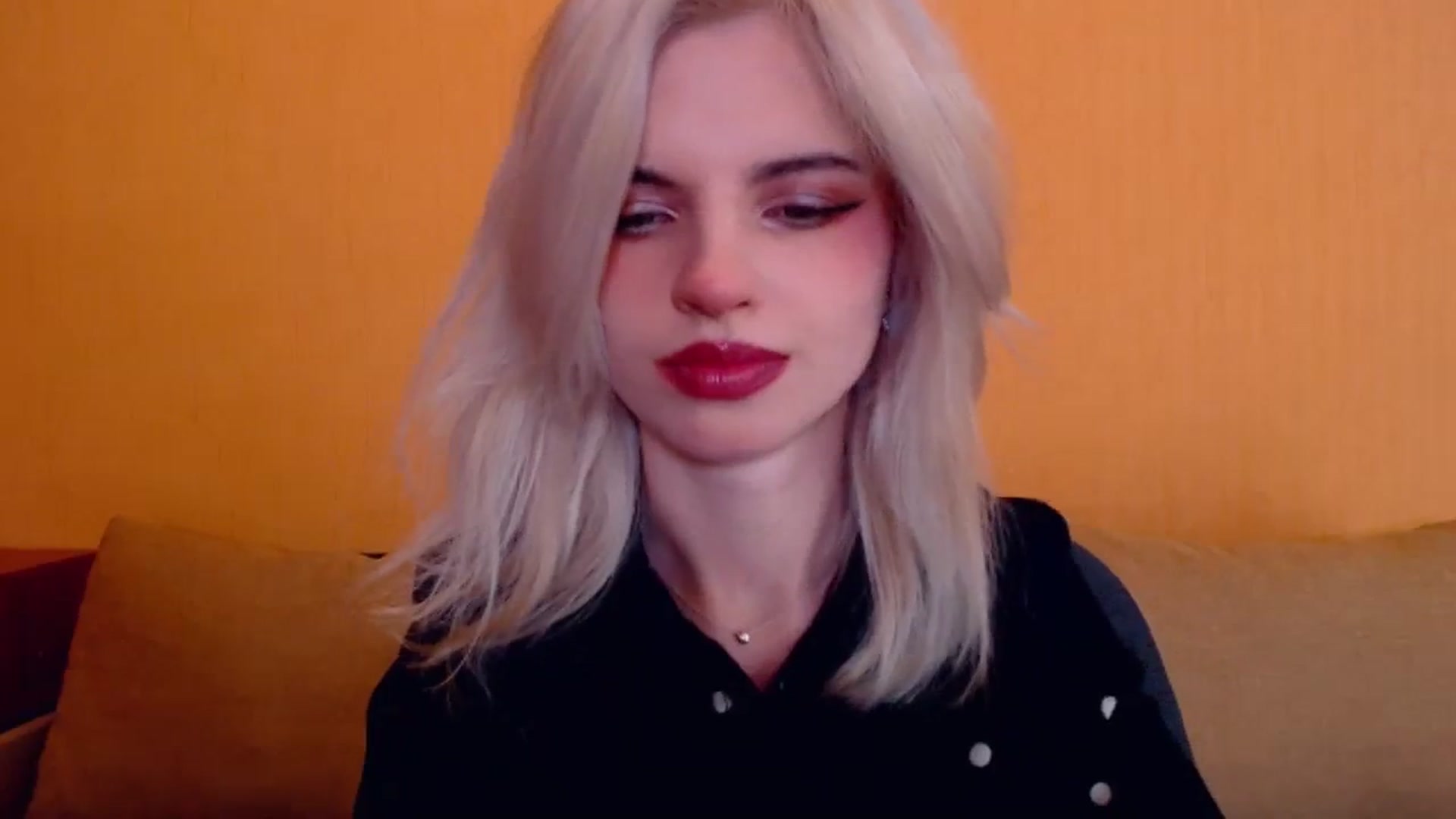 Gallery image thumbnail from Erineys's myfreecams stream on, 01/12/2024, 18:02 image 6 of 20