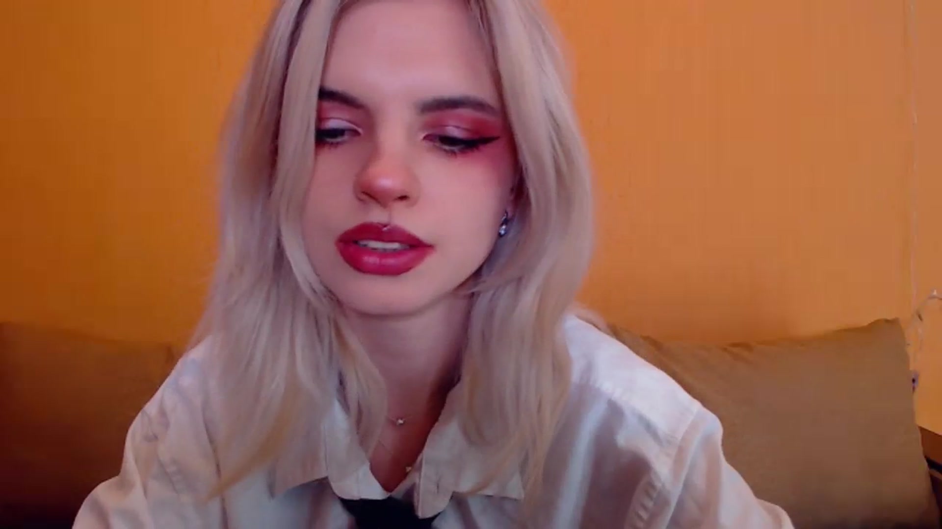Gallery image thumbnail from Erineys's myfreecams stream on, 01/14/2024, 15:39 image 10 of 20