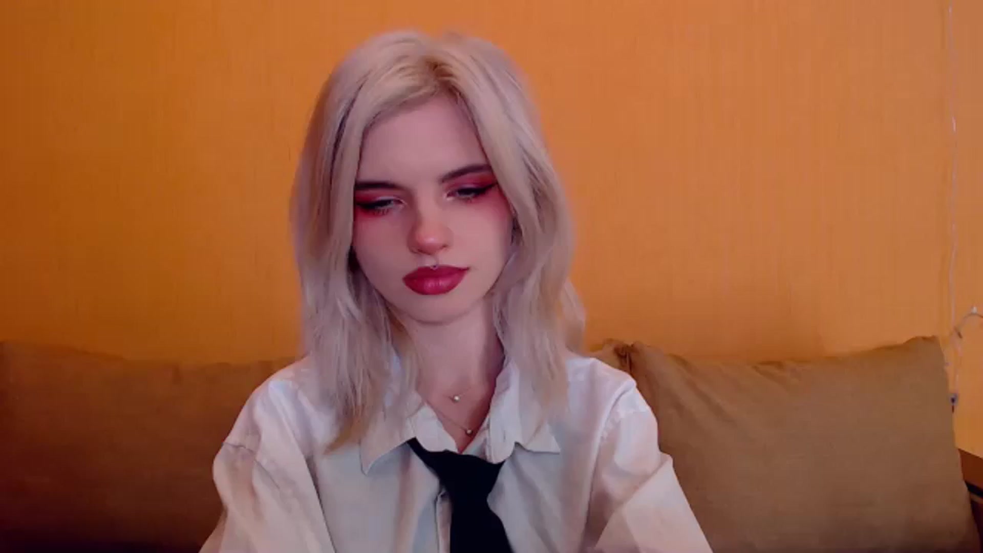 Gallery image thumbnail from Erineys's myfreecams stream on, 01/14/2024, 15:39 image 3 of 20