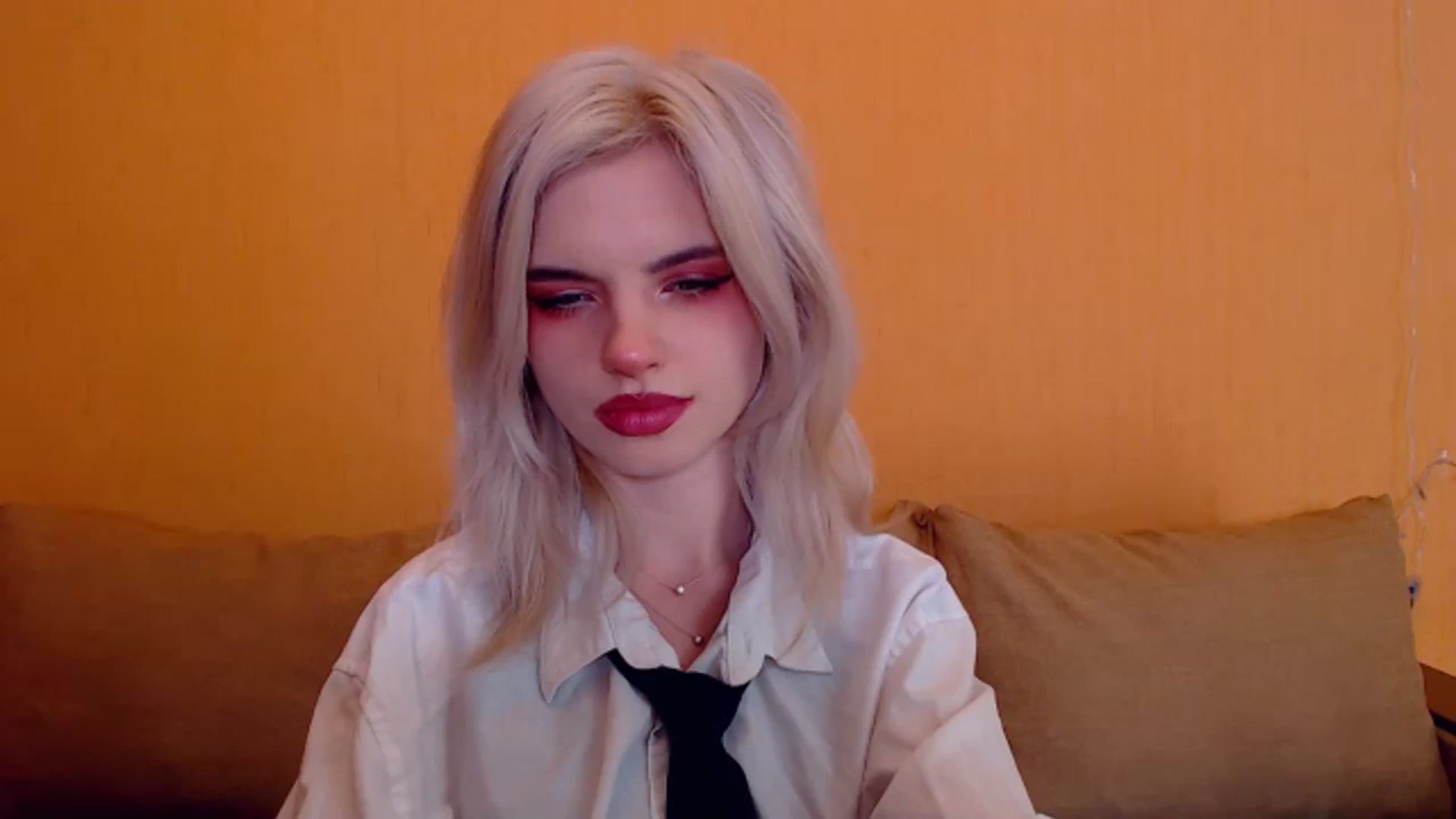 Gallery image thumbnail from Erineys's myfreecams stream on, 01/14/2024, 15:39 image 4 of 20