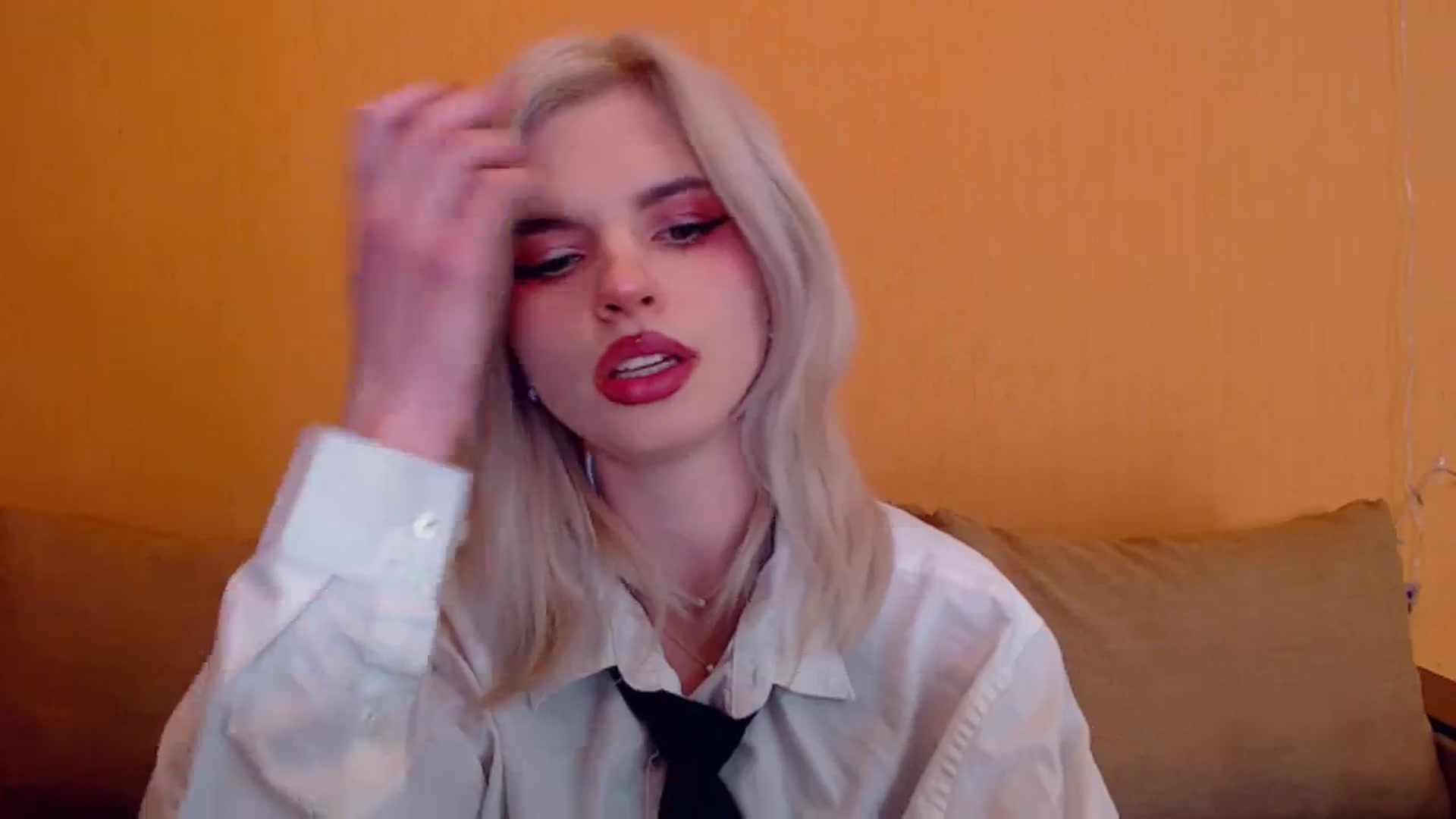 Gallery image thumbnail from Erineys's myfreecams stream on, 01/14/2024, 16:00 image 17 of 20