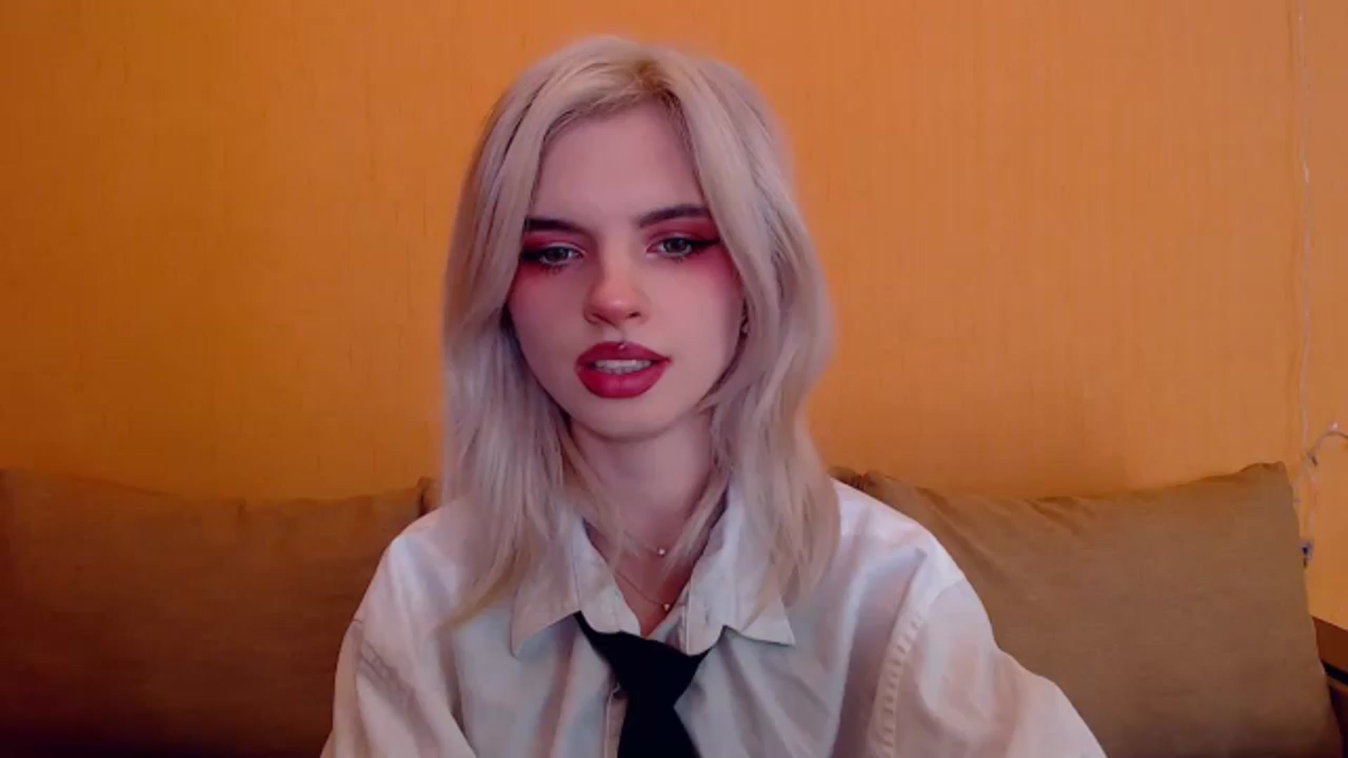 Gallery image thumbnail from Erineys's myfreecams stream on, 01/14/2024, 16:00 image 18 of 20