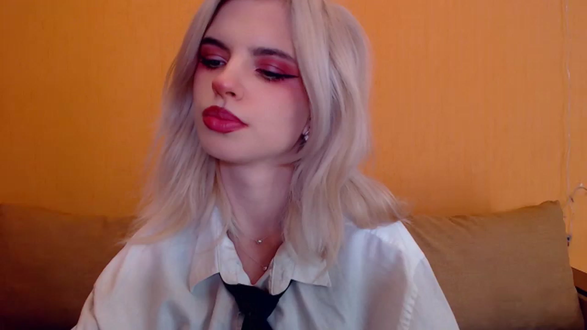 Gallery image thumbnail from Erineys's myfreecams stream on, 01/14/2024, 16:00 image 6 of 20