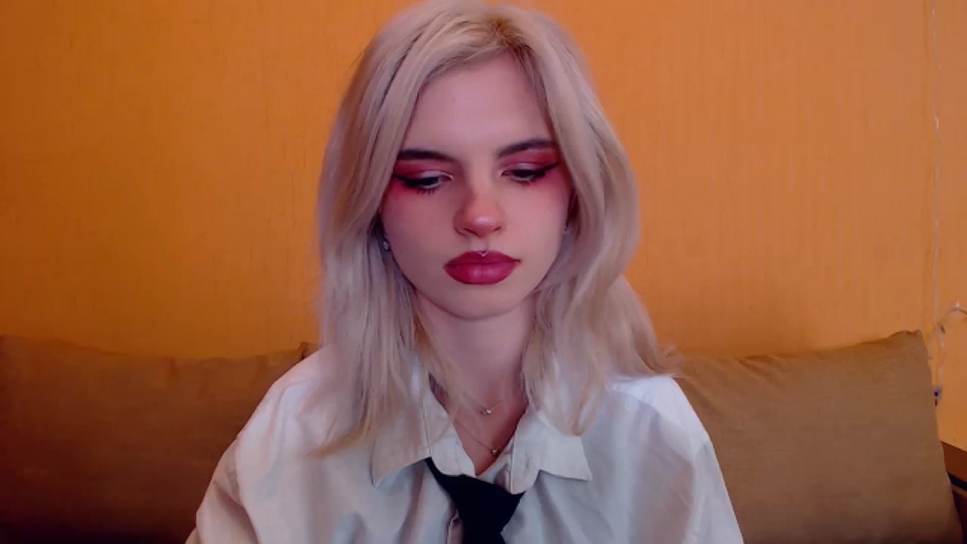 Gallery image thumbnail from Erineys's myfreecams stream on, 01/14/2024, 16:00 image 7 of 20