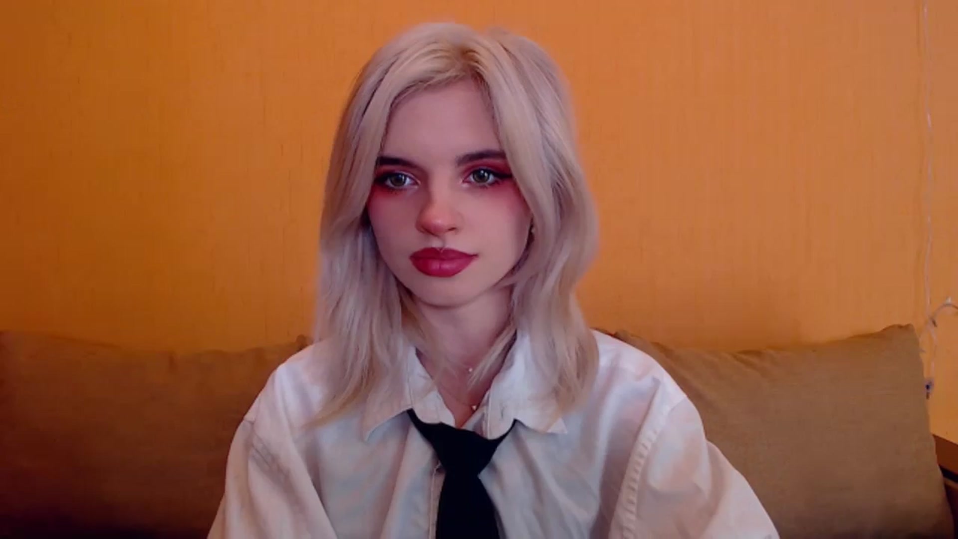 Gallery image thumbnail from Erineys's myfreecams stream on, 01/14/2024, 16:00 image 19 of 20