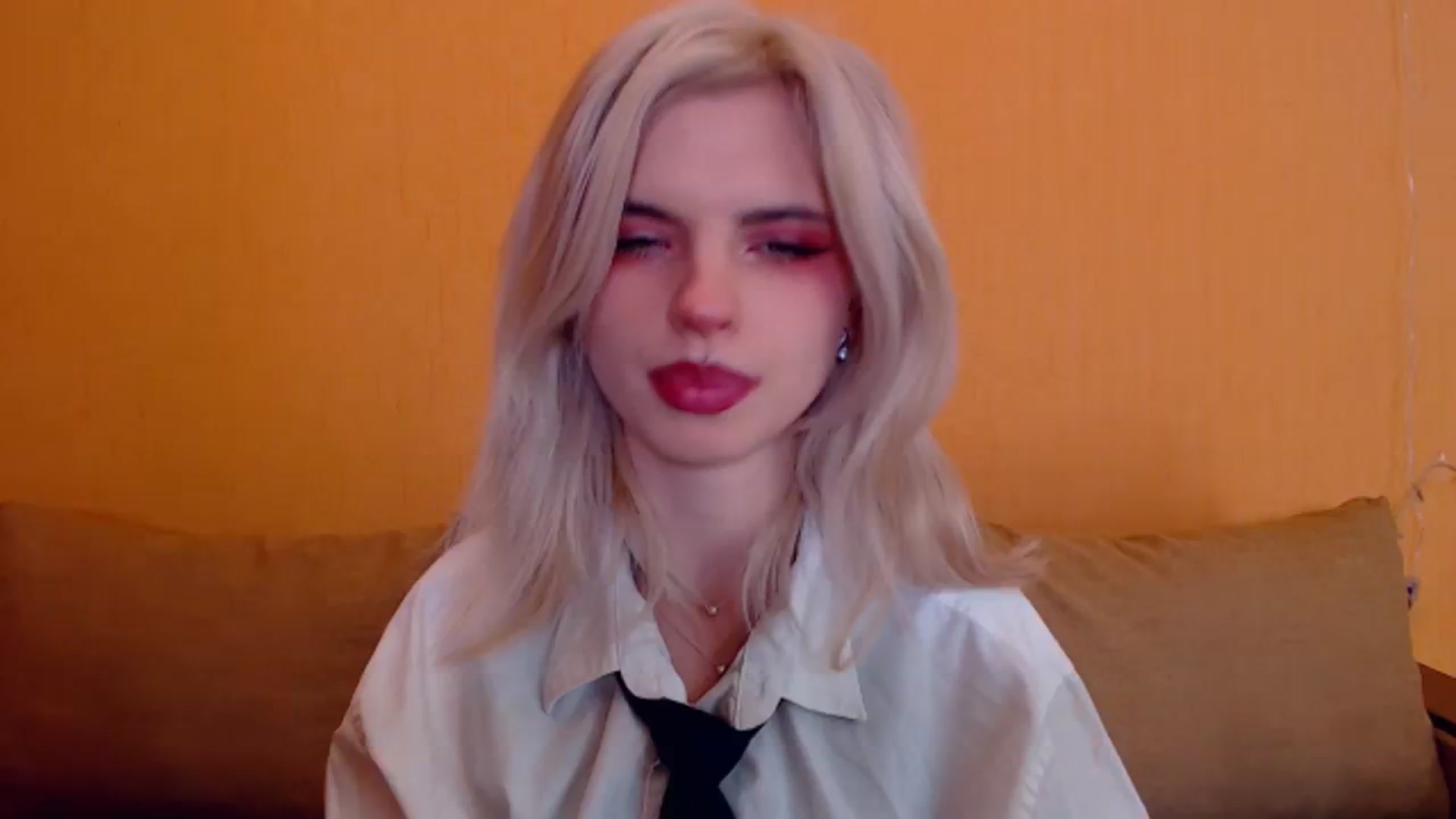 Gallery image thumbnail from Erineys's myfreecams stream on, 01/14/2024, 16:00 image 8 of 20