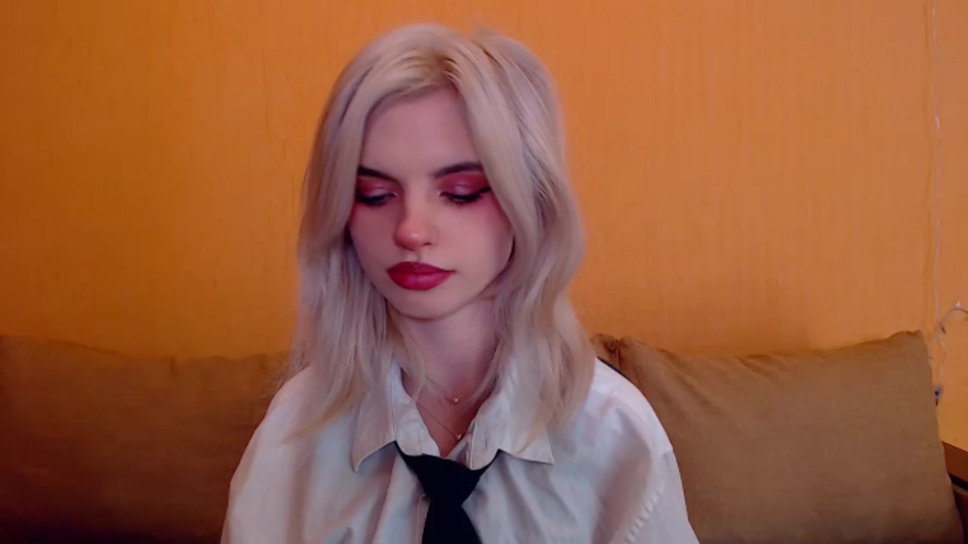 Gallery image thumbnail from Erineys's myfreecams stream on, 01/14/2024, 16:00 image 15 of 20