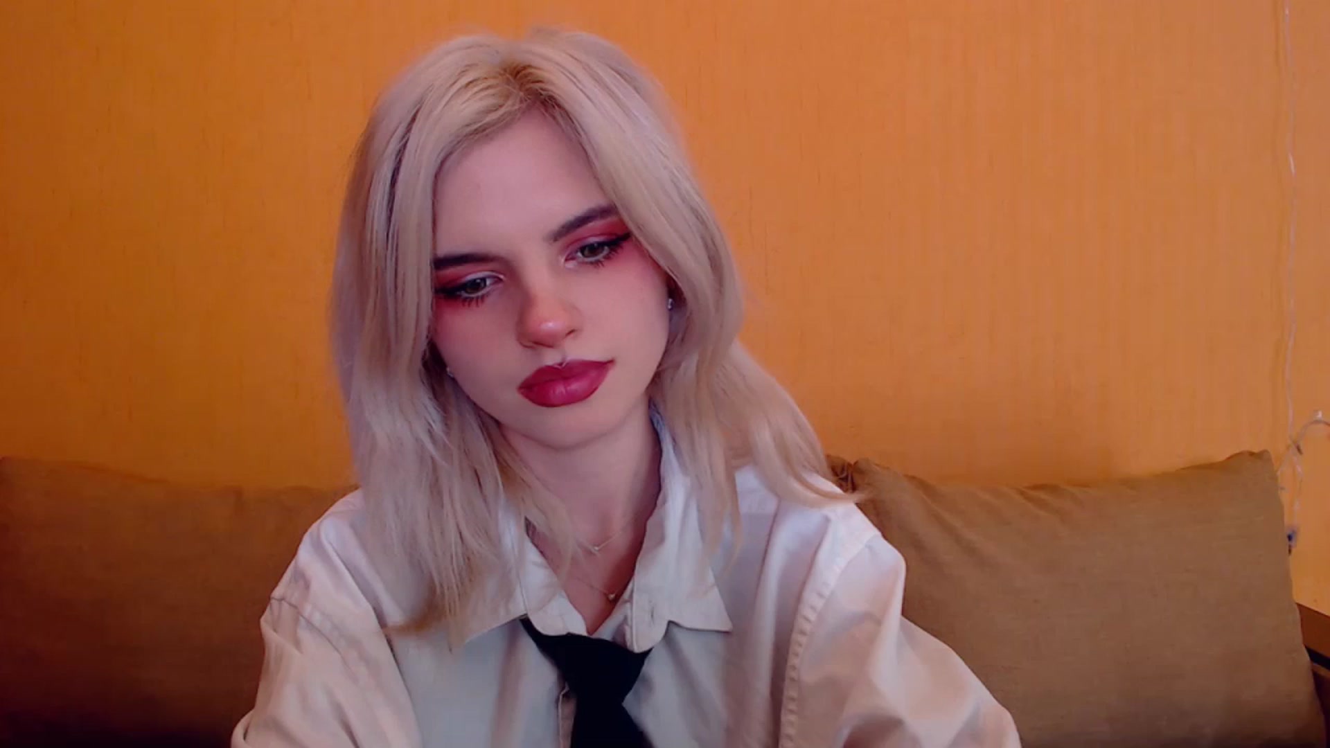 Gallery image thumbnail from Erineys's myfreecams stream on, 01/14/2024, 16:00 image 1 of 20