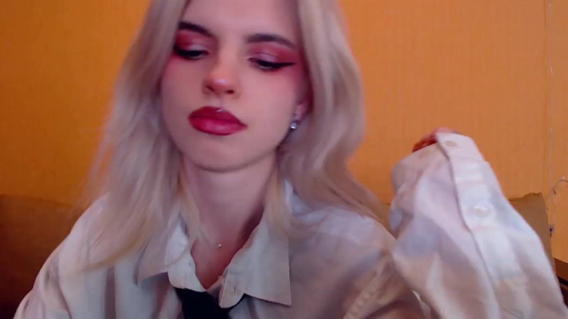 Gallery image thumbnail from Erineys's myfreecams stream on, 01/14/2024, 16:00 image 4 of 20