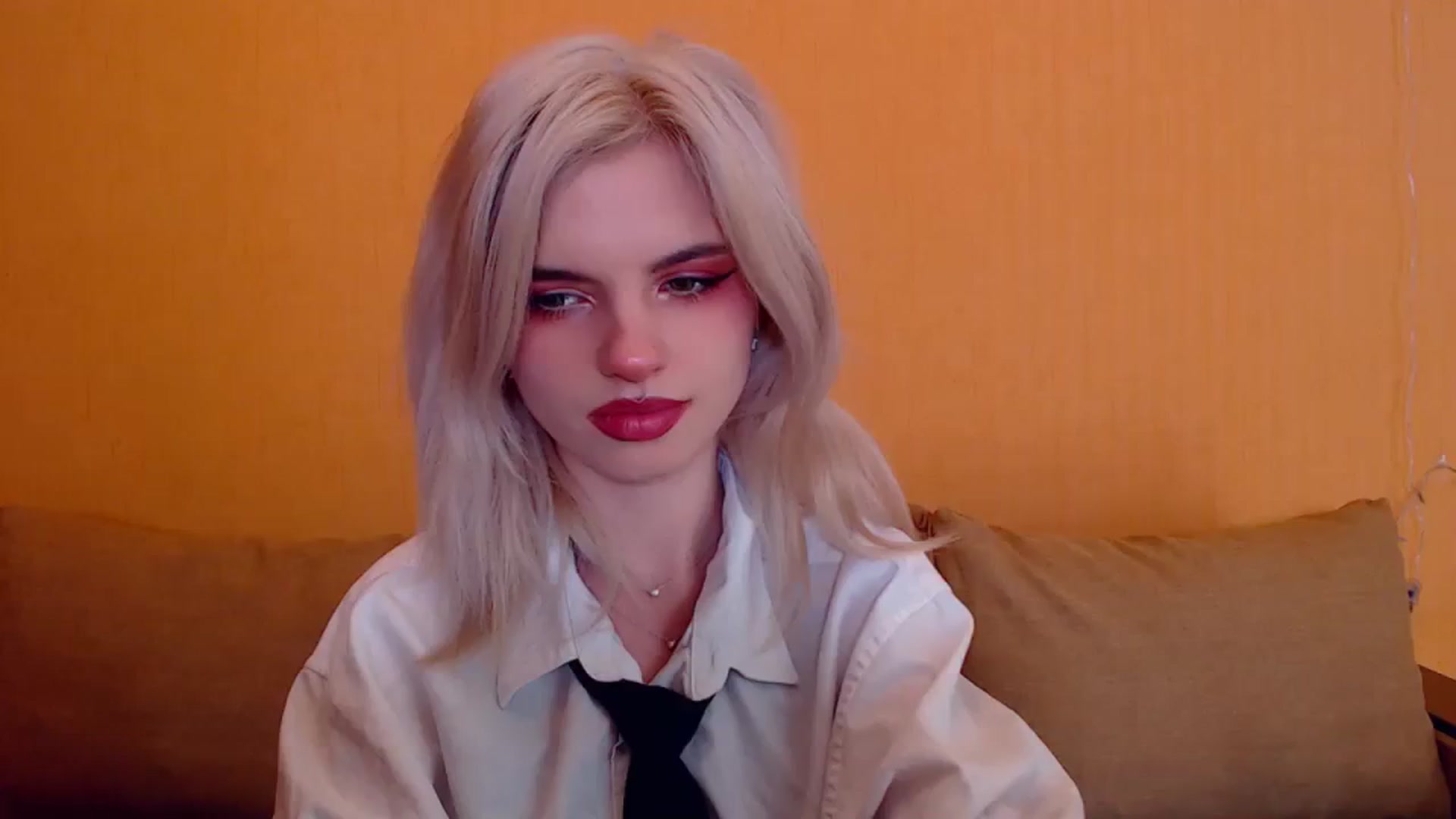 Gallery image thumbnail from Erineys's myfreecams stream on, 01/14/2024, 16:00 image 2 of 20