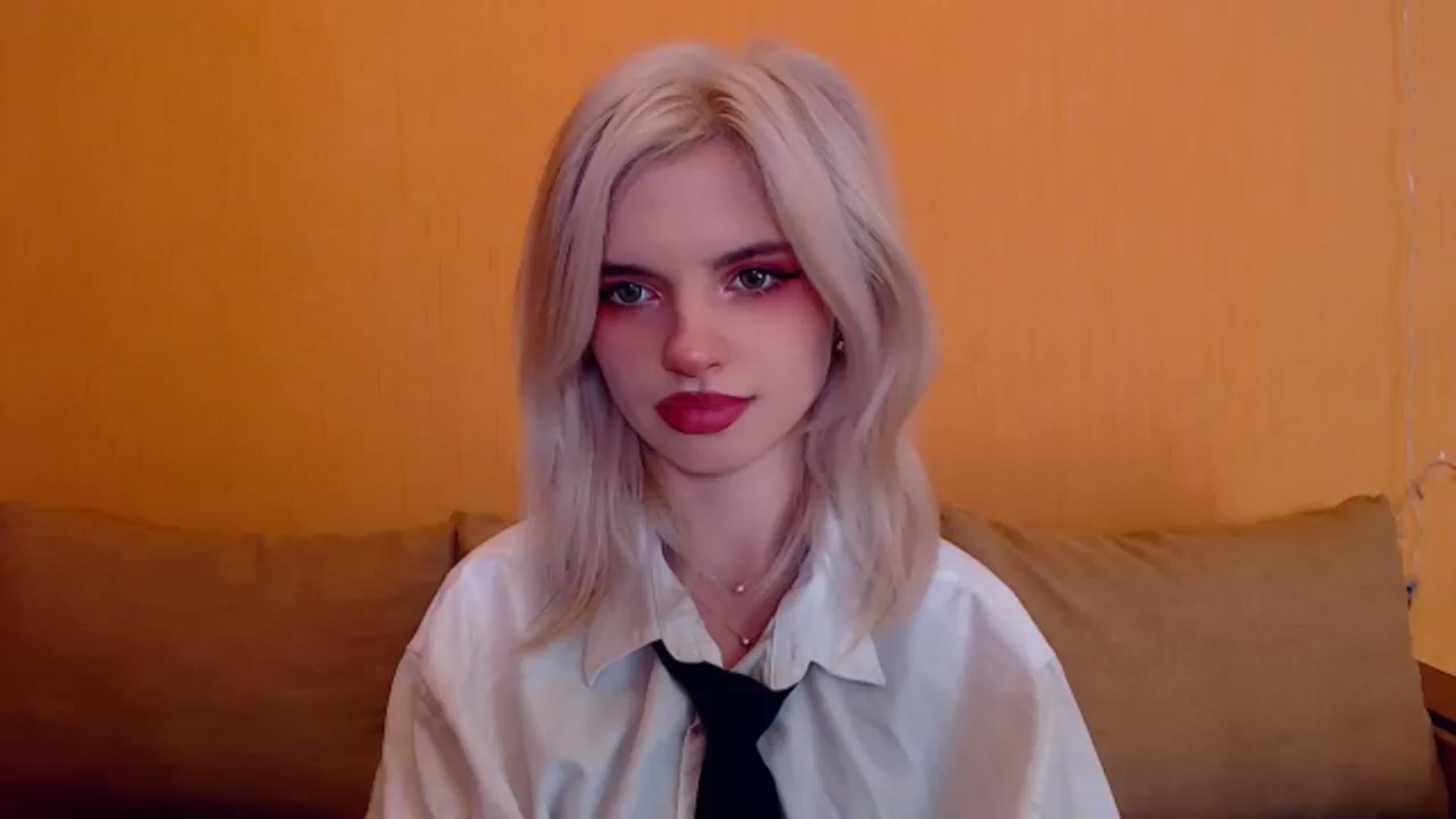 Gallery image thumbnail from Erineys's myfreecams stream on, 01/14/2024, 16:00 image 14 of 20