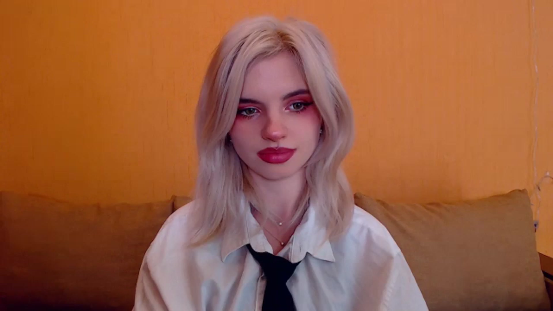 Gallery image thumbnail from Erineys's myfreecams stream on, 01/14/2024, 16:00 image 12 of 20