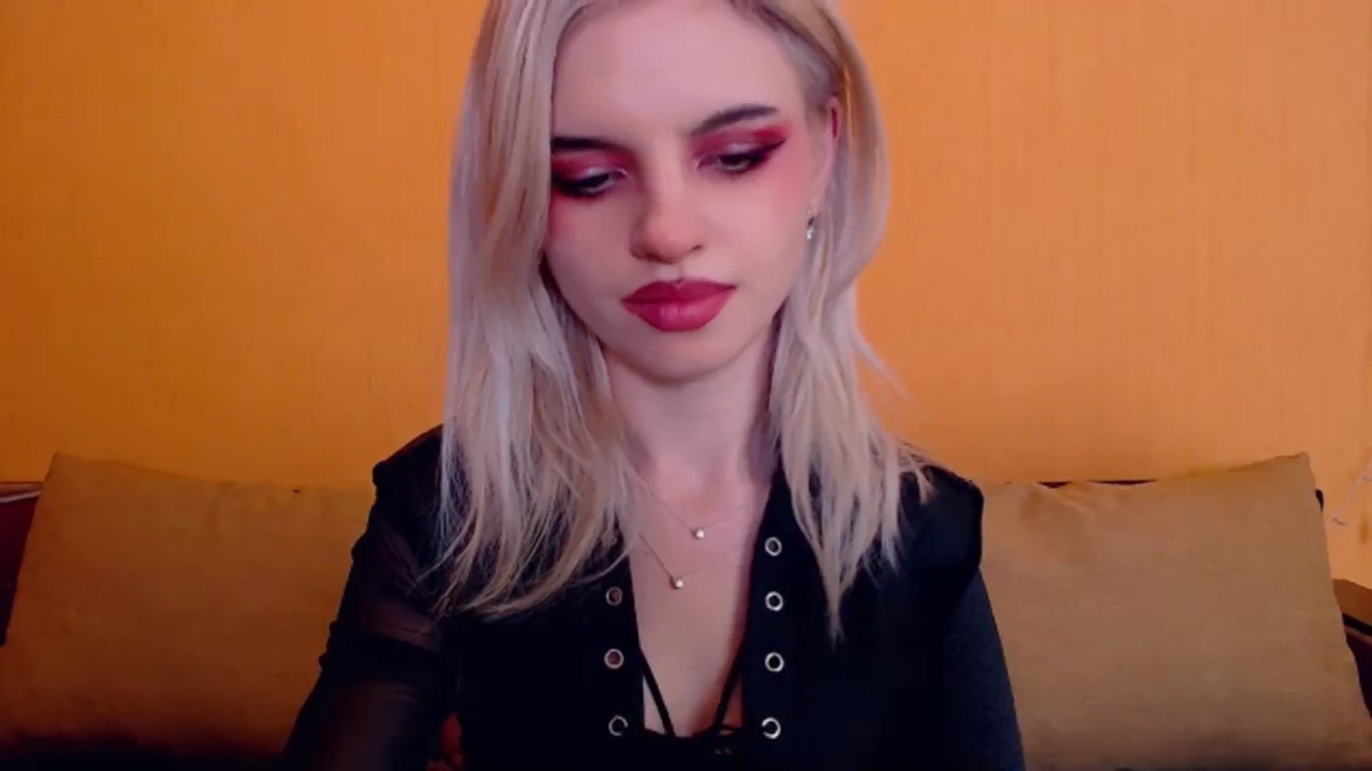 Gallery image thumbnail from Erineys's myfreecams stream on, 01/15/2024, 17:49 image 13 of 20