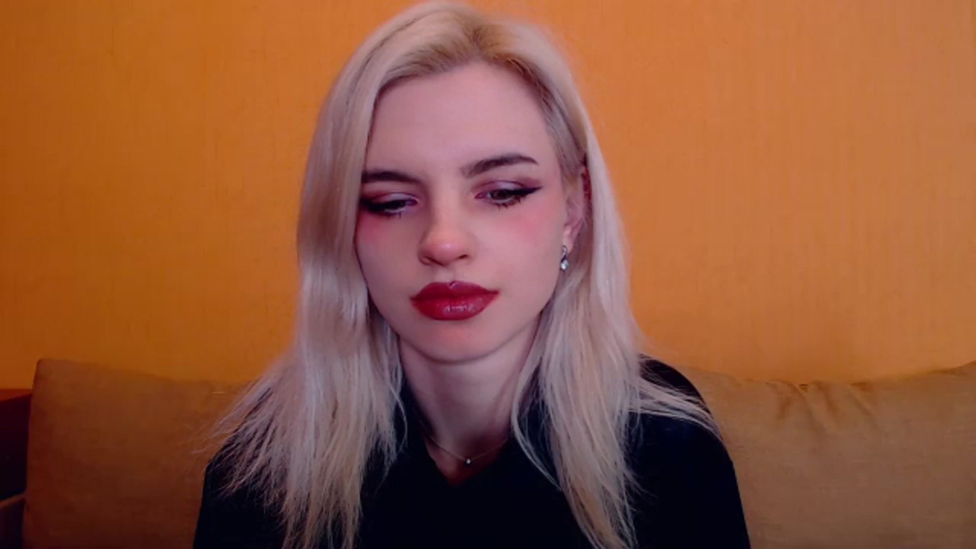 Gallery image thumbnail from Erineys's myfreecams stream on, 01/18/2024, 16:16 image 2 of 20