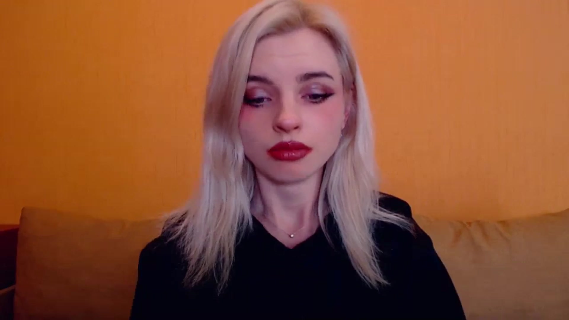 Gallery image thumbnail from Erineys's myfreecams stream on, 01/18/2024, 16:16 image 3 of 20